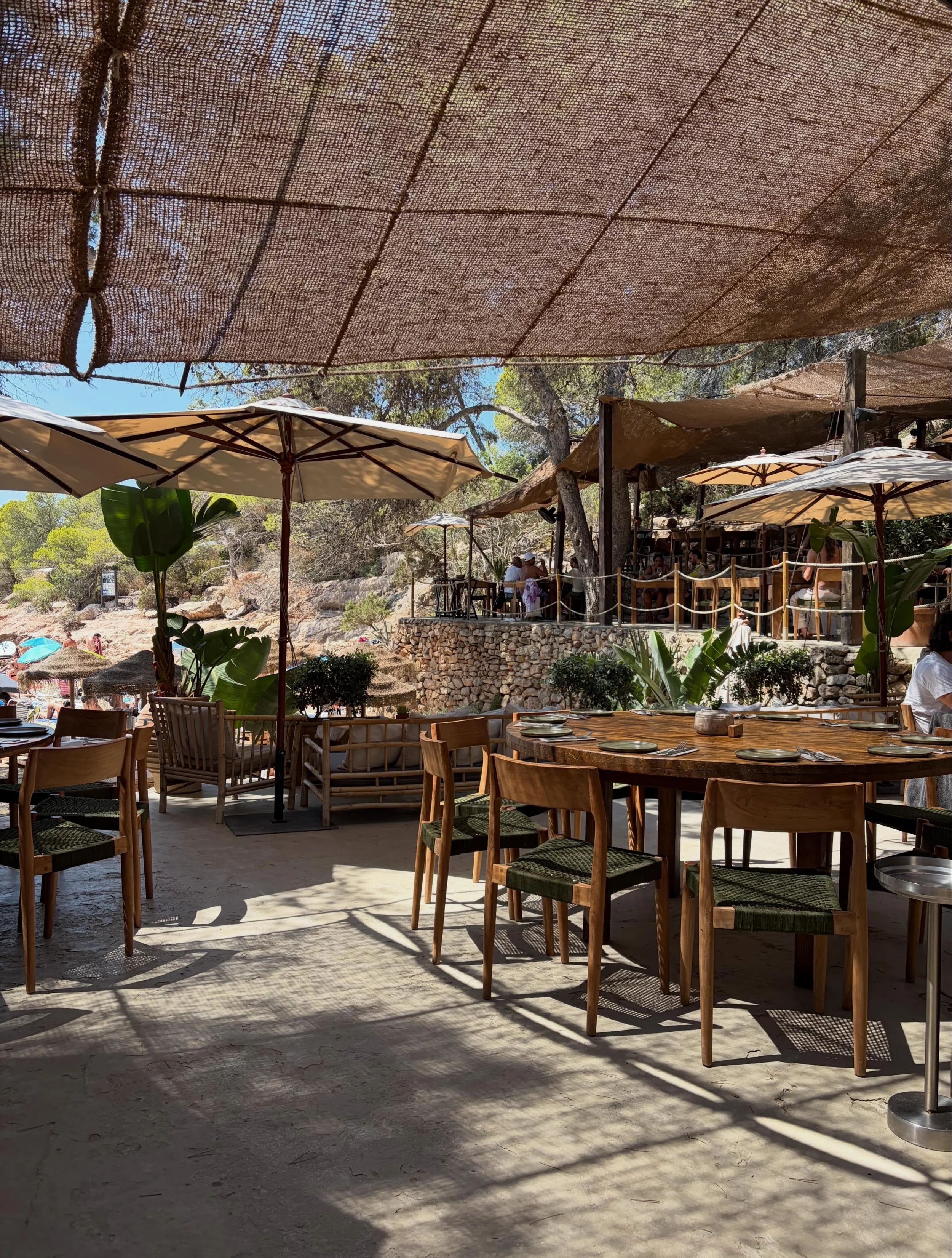 Lunch by the beach with a little cuban entertainment @calagracioneta 
#thealtavita #ibiza #elevatedliving