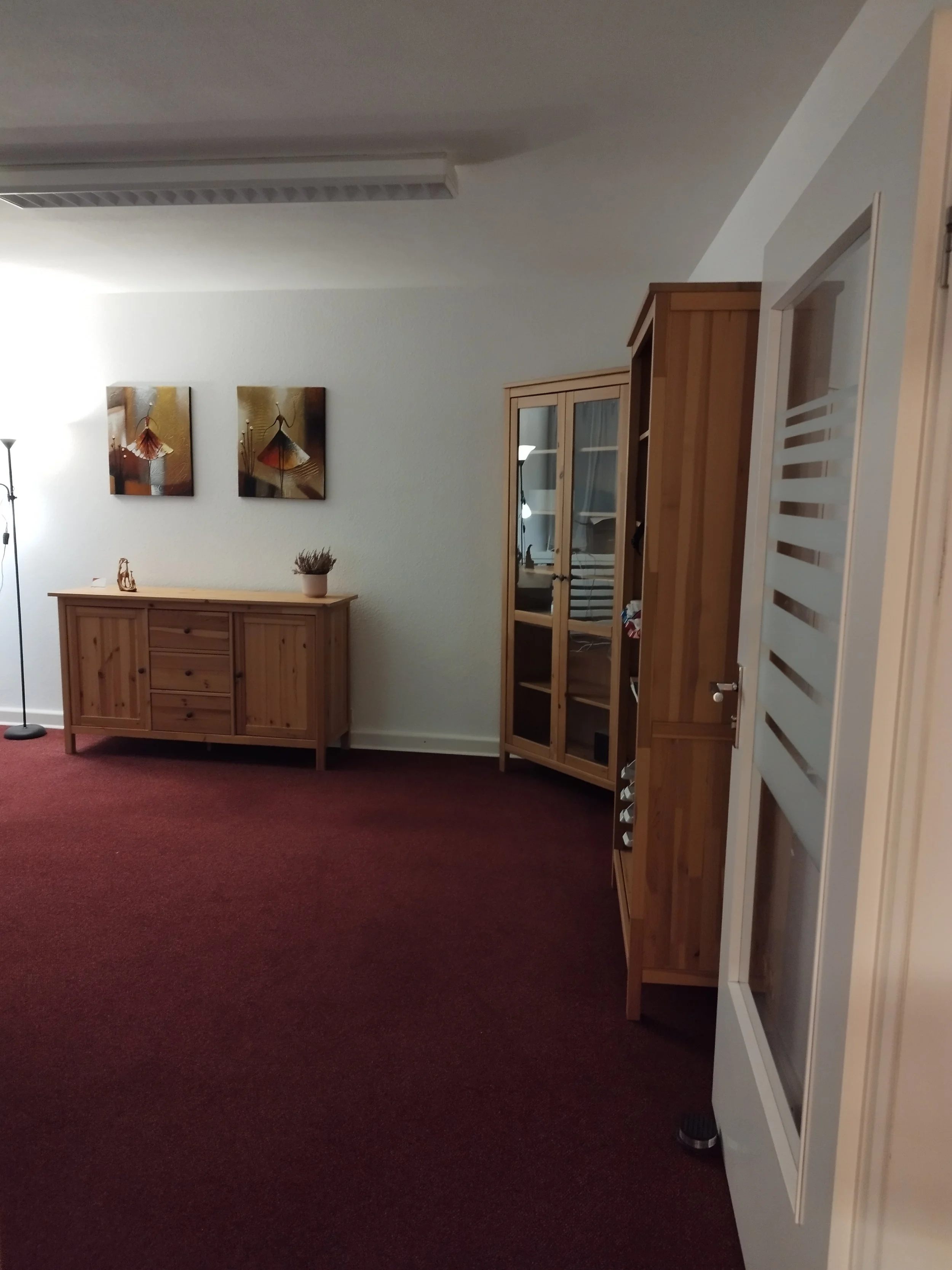 Blick in den Therapieraum der Psychotherapiepraxis in Bremen bei Ärztlicher Psychotherapeutin Svetlana Kess