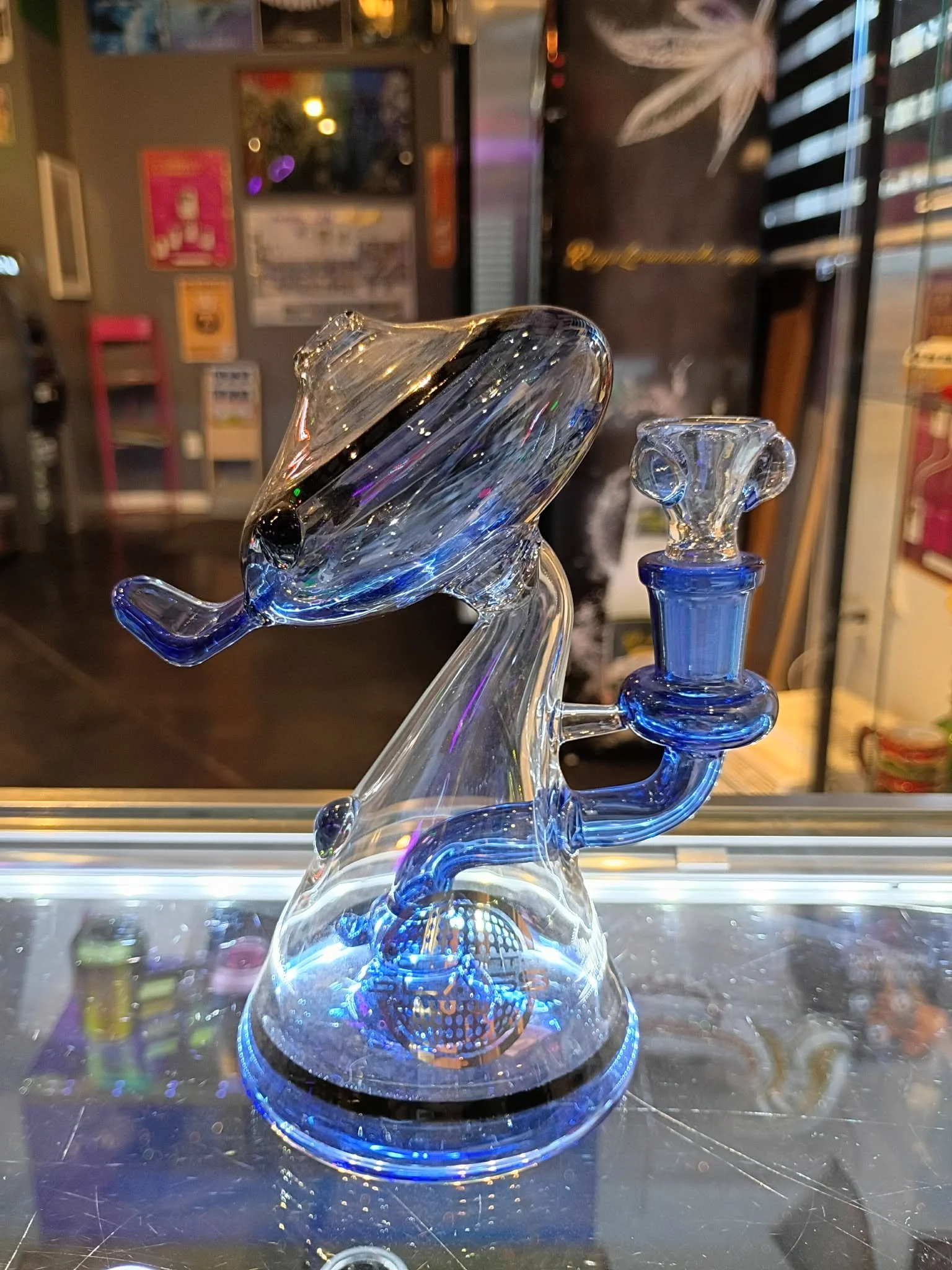 "On point" glass ufo bong