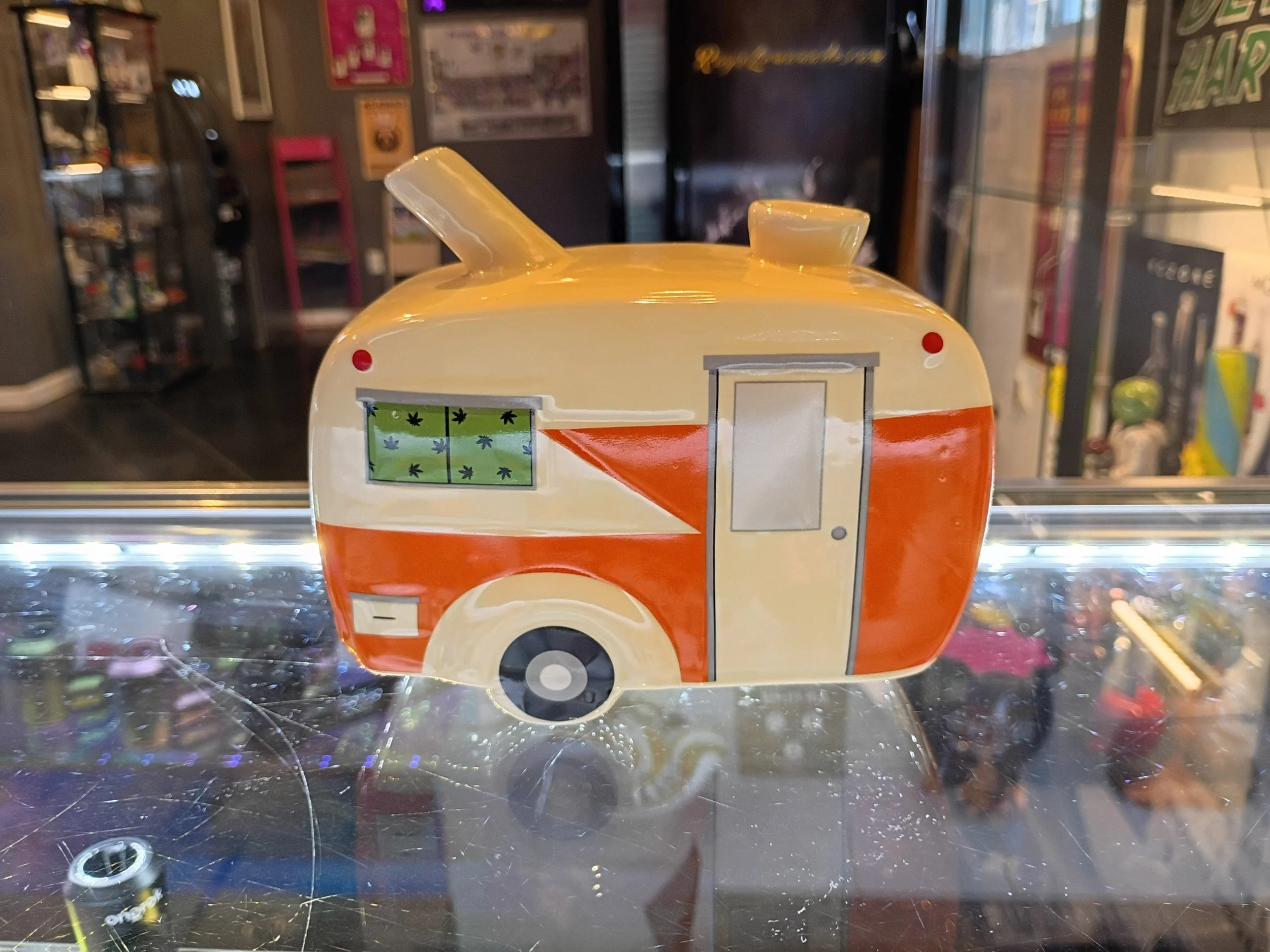 Ceramic stoner trailer pipe