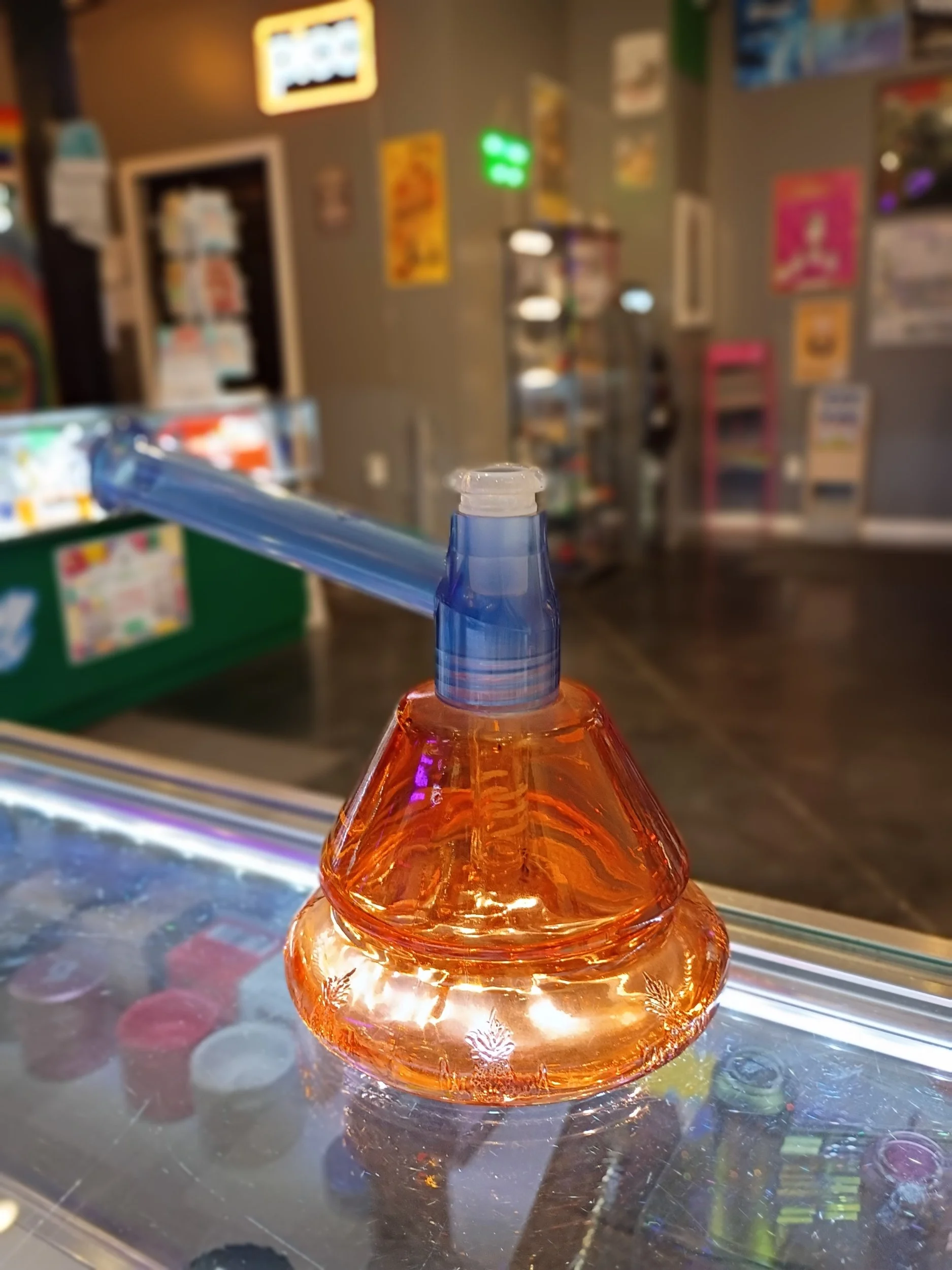 Glass and plastic bong, available in 2 colors