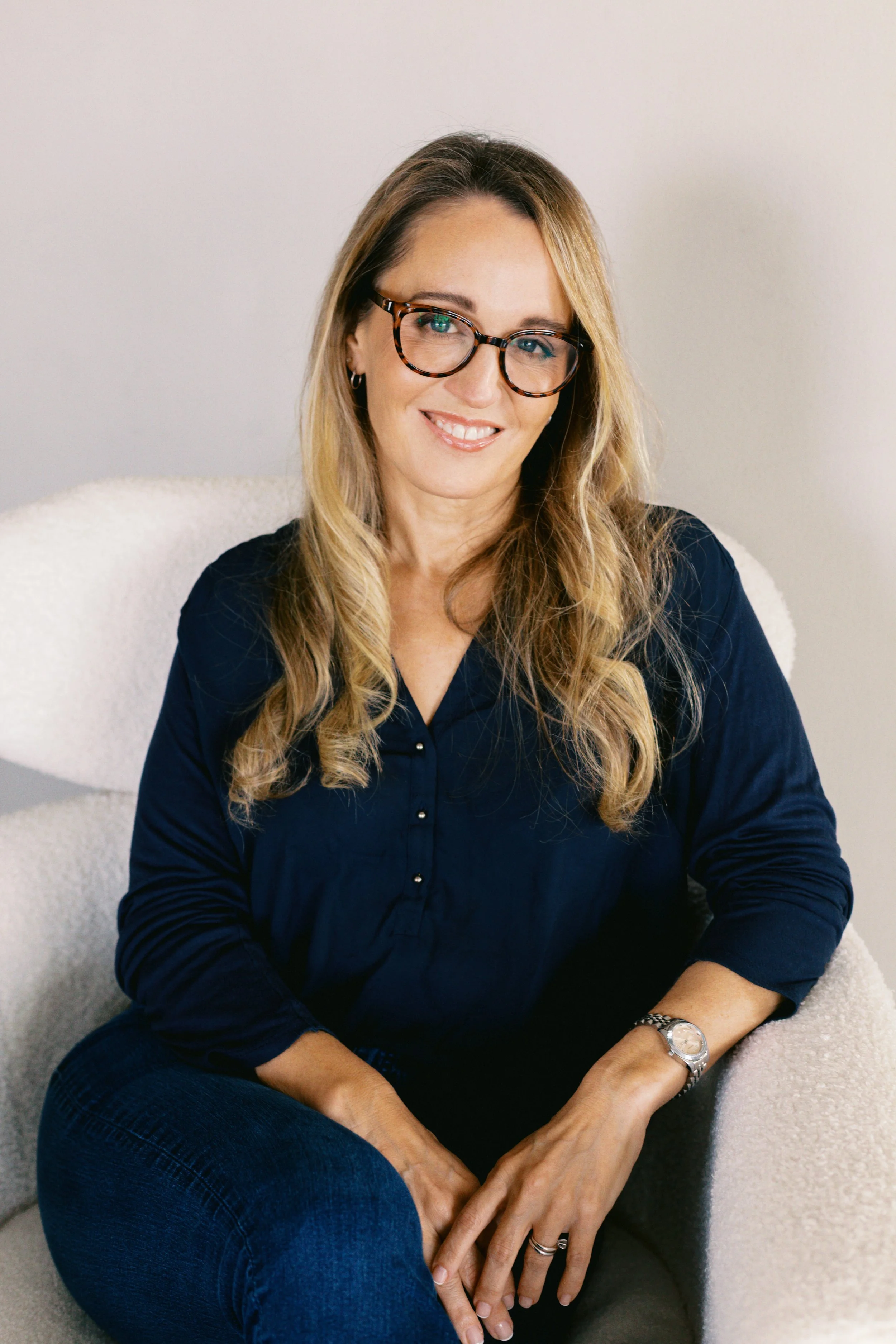 Miriam Shaviv, Therapist based in Israel. Specializes in couples therapy. In person therapy. Psychodrama, EFT, Imago, experiential, connection, marriage counseling, couples counseling. Marriage therapy. Couples therapy.