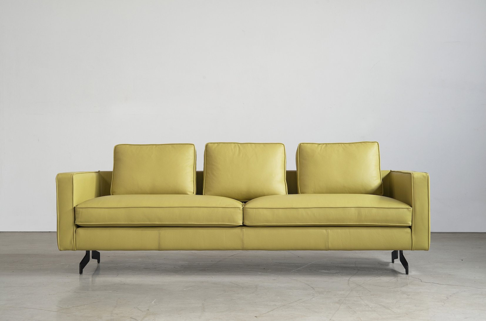 Milos-sofa1.jpg