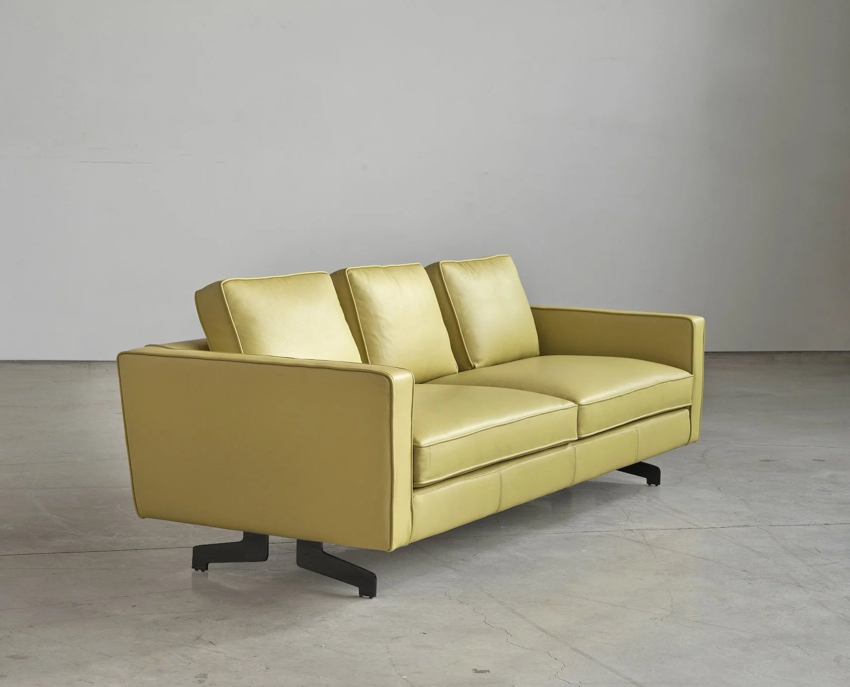 Milos-sofa2.jpg