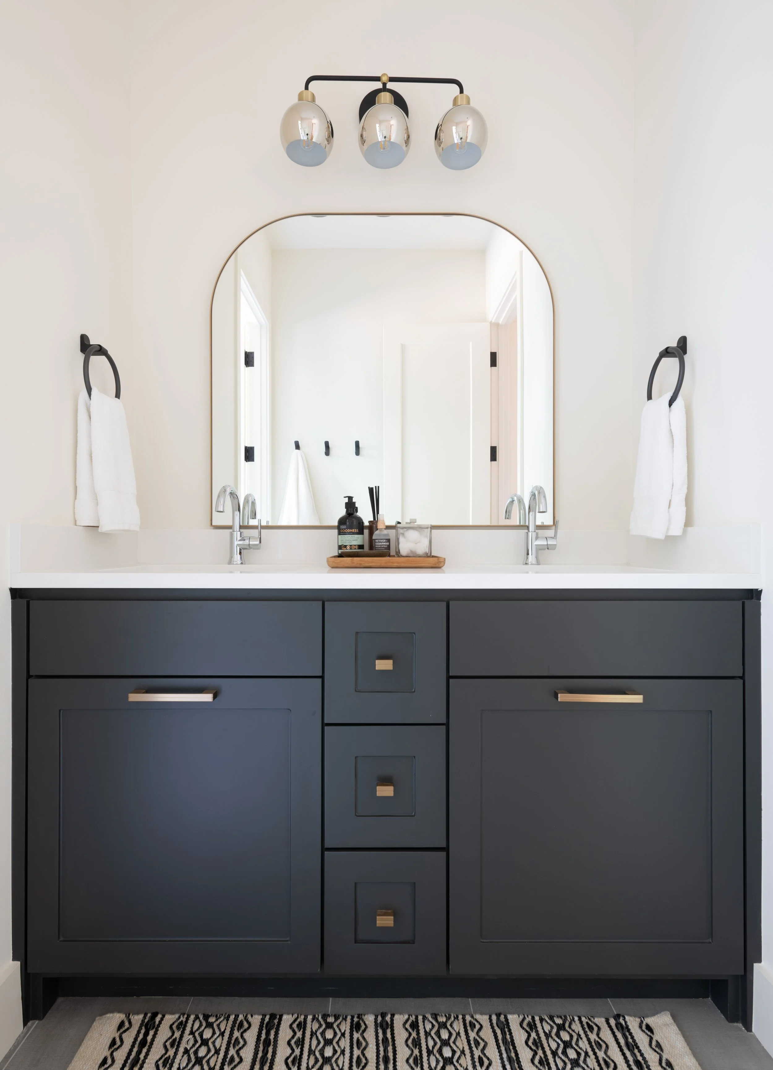 Del Roy Guest Bath.JPG