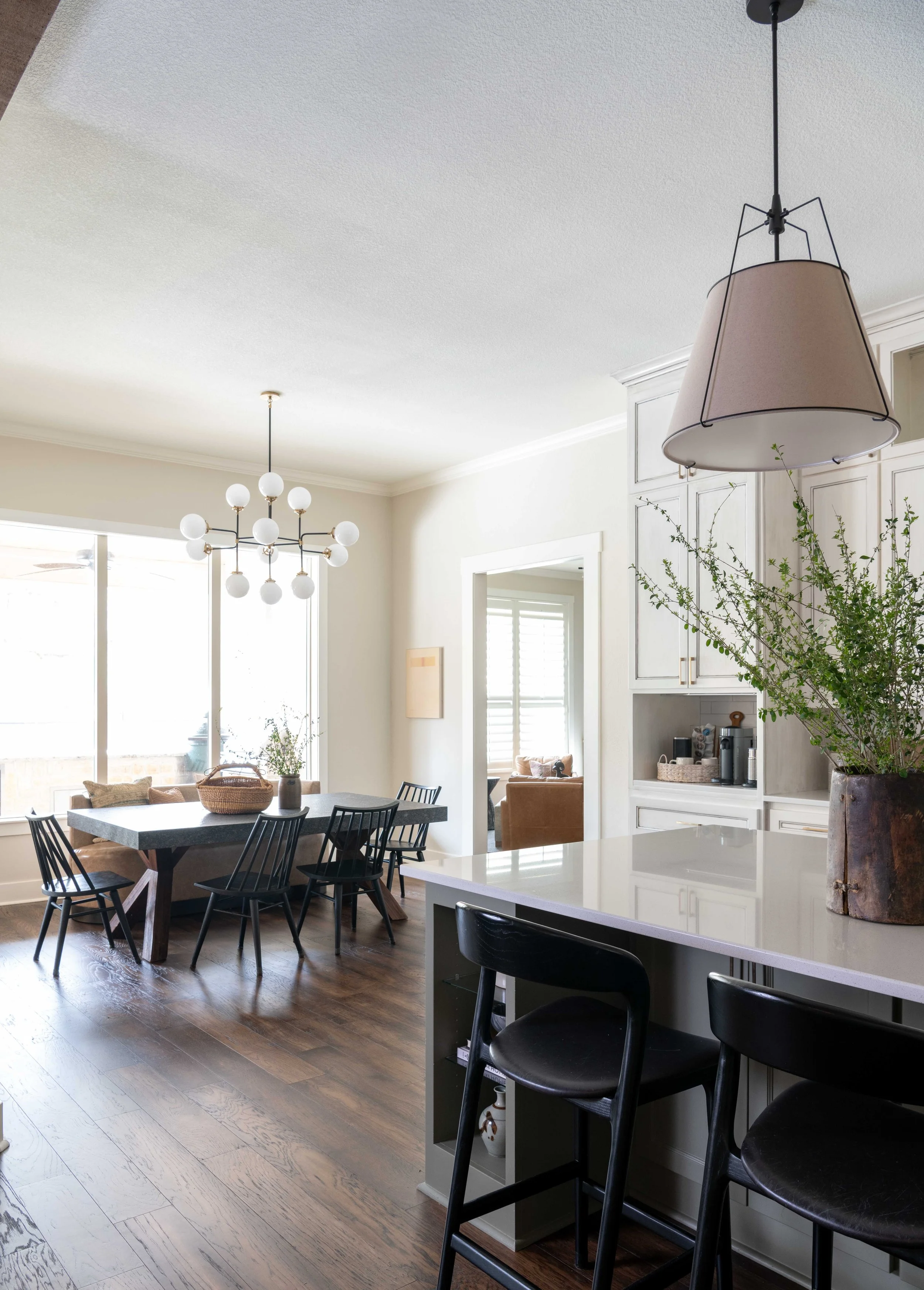 queens court eat in kitchen.JPG