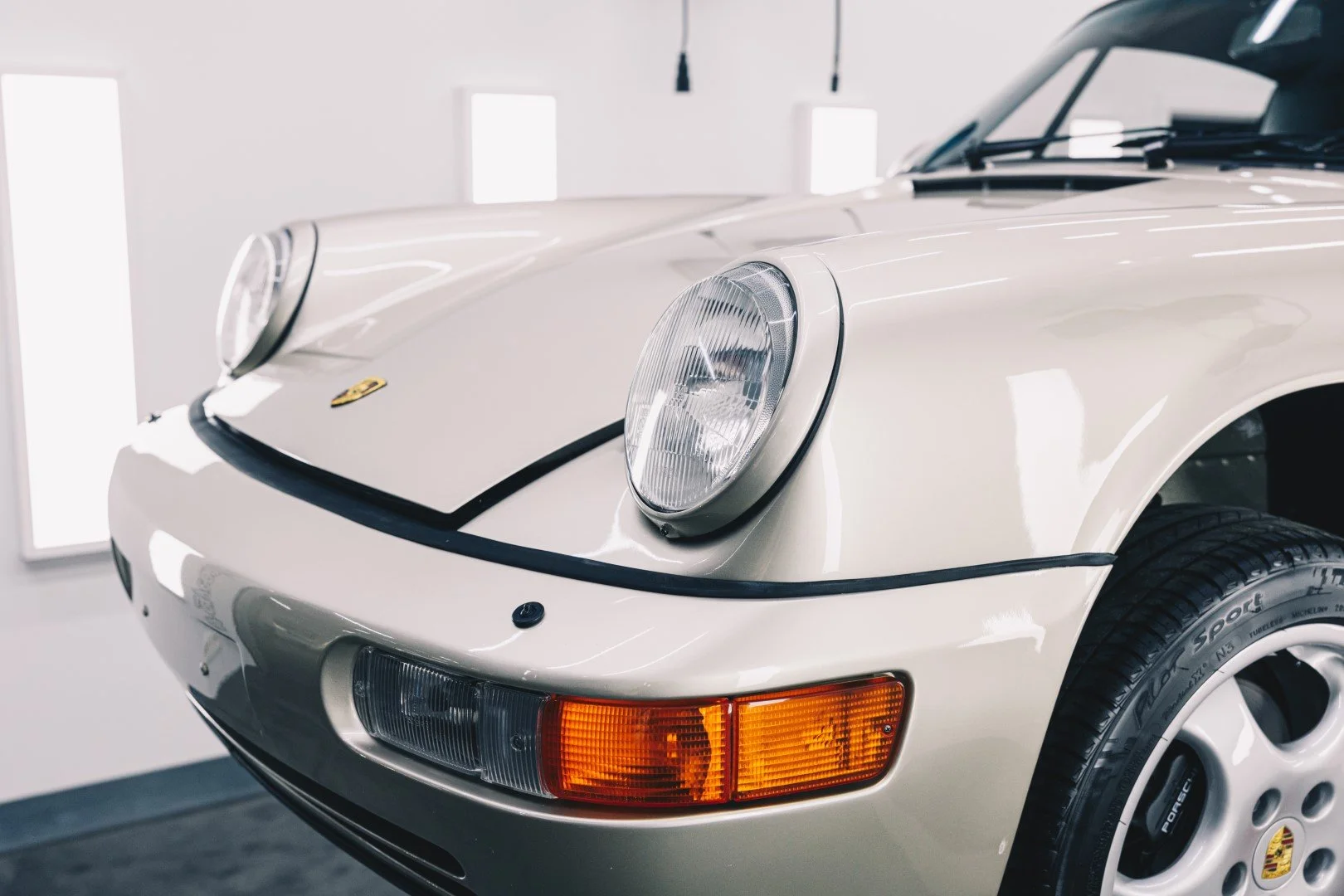 Porsche 964 Carrera 4 1990 Linen Grey Metallic Exterior_060.jpg