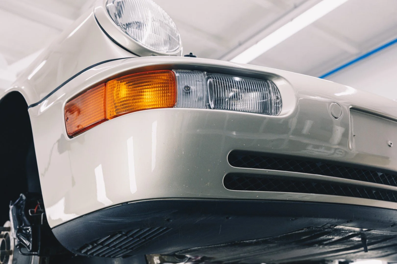 Porsche 964 Carrera 4 1990 Linen Grey Metallic Exterior_051.jpg