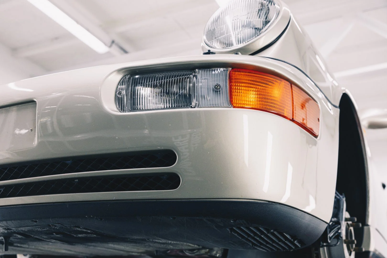 Porsche 964 Carrera 4 1990 Linen Grey Metallic Exterior_052.jpg