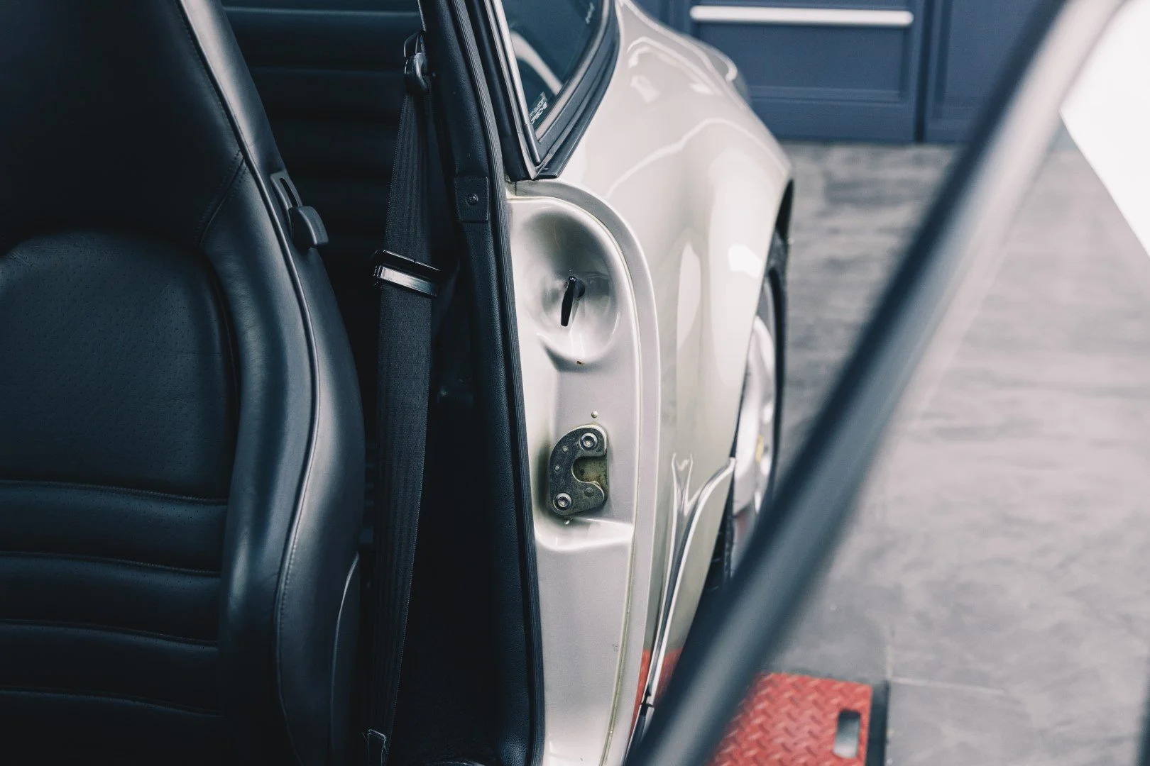 Porsche 964 Carrera 4 1990 Linen Grey Metallic Interior_034.jpg