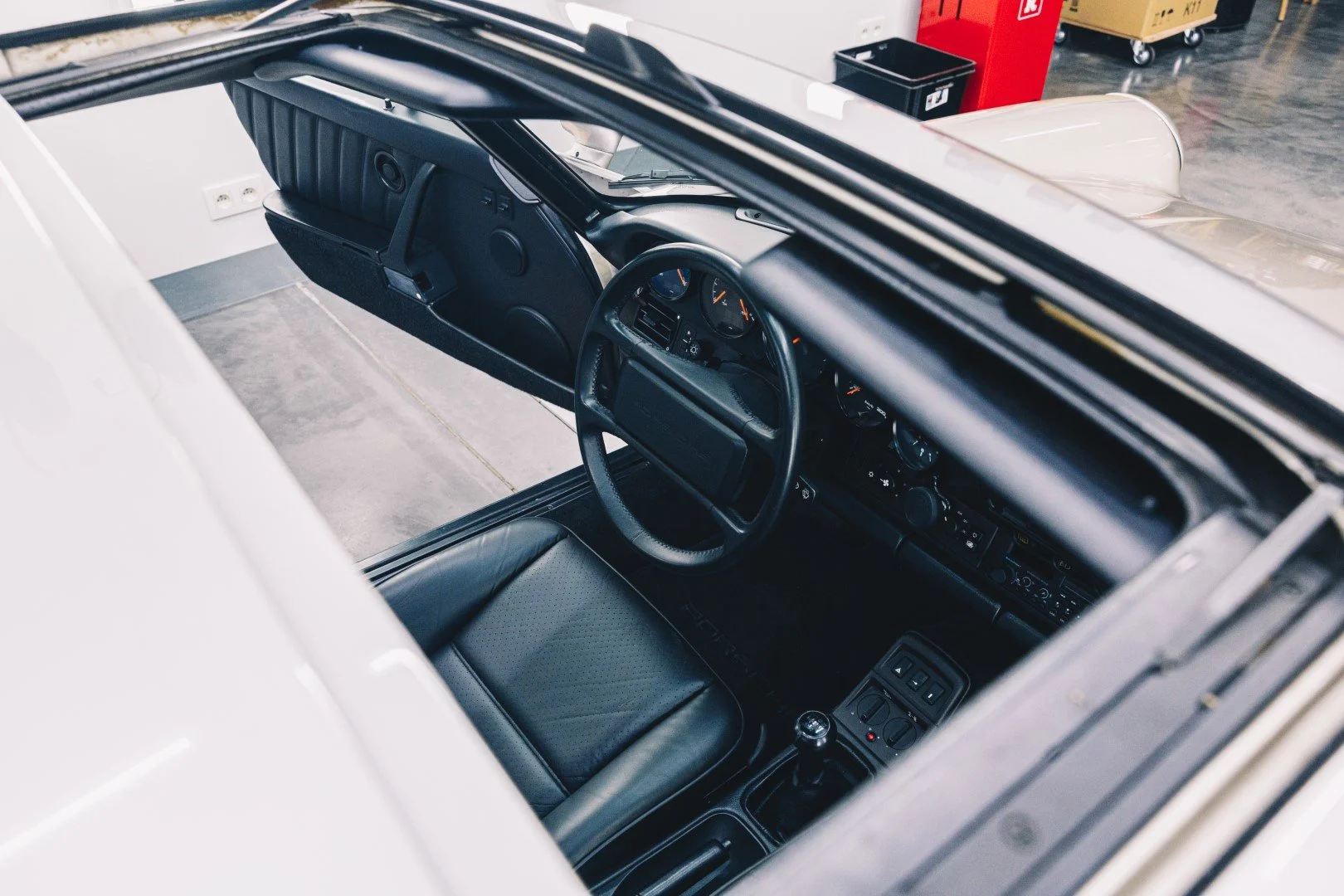 Porsche 964 Carrera 4 1990 Linen Grey Metallic Interior_006.jpg