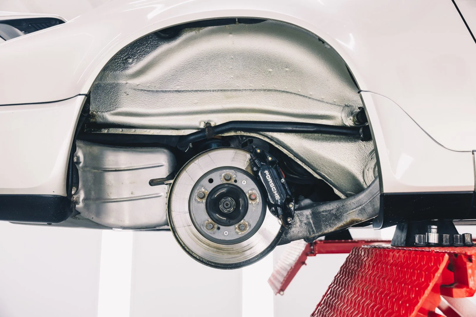 Porsche 964 Carrera 4 1990 Linen Grey Metallic Exterior_048.jpg