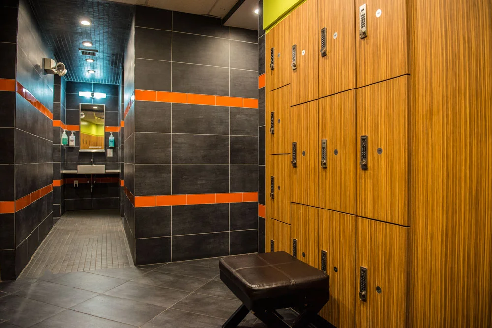 HARBOR FITNESS 92 MENS LOCKER ROOM