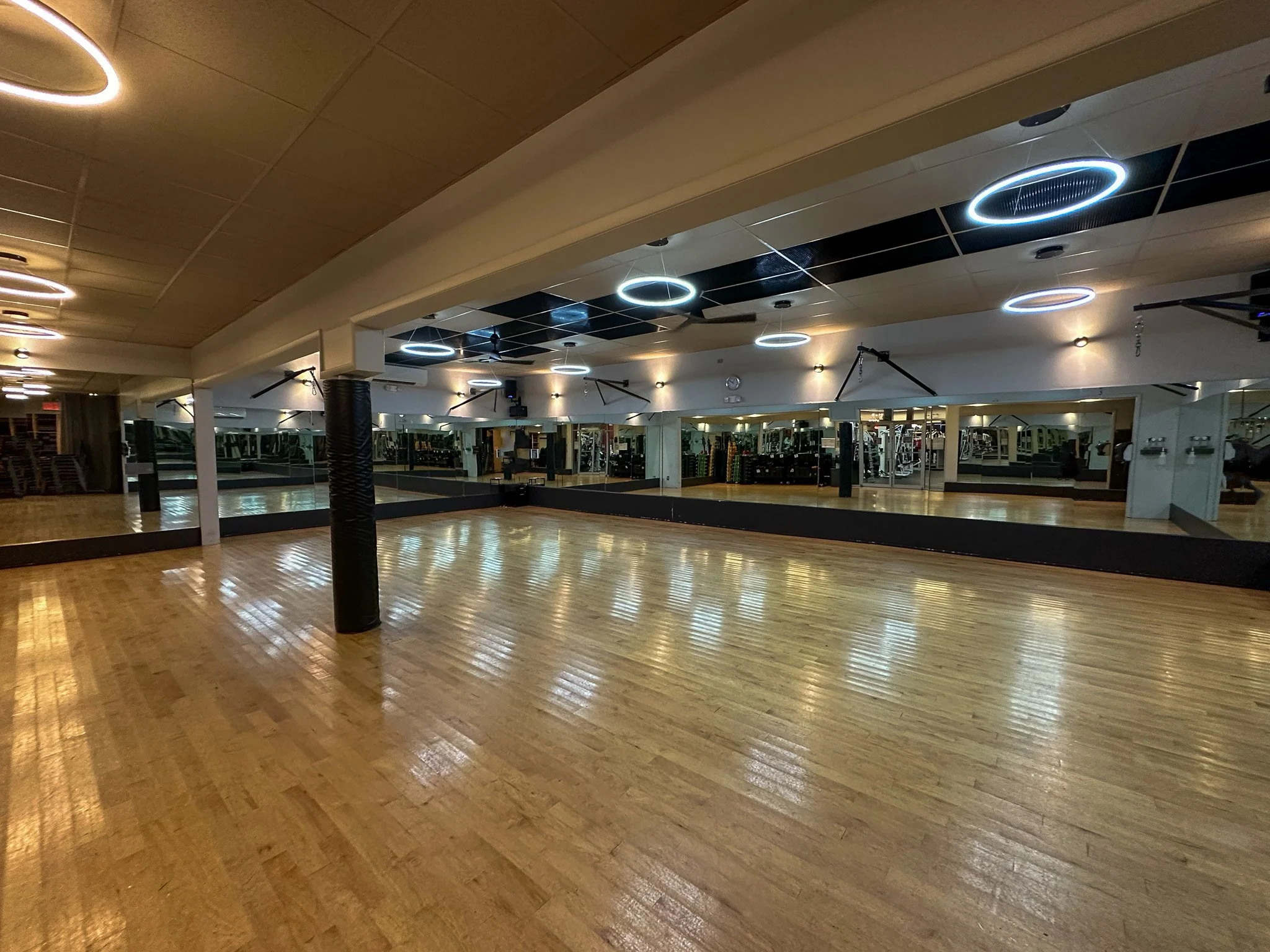 HARBOR FITNESS 92 GROUP FITNESS ROOM