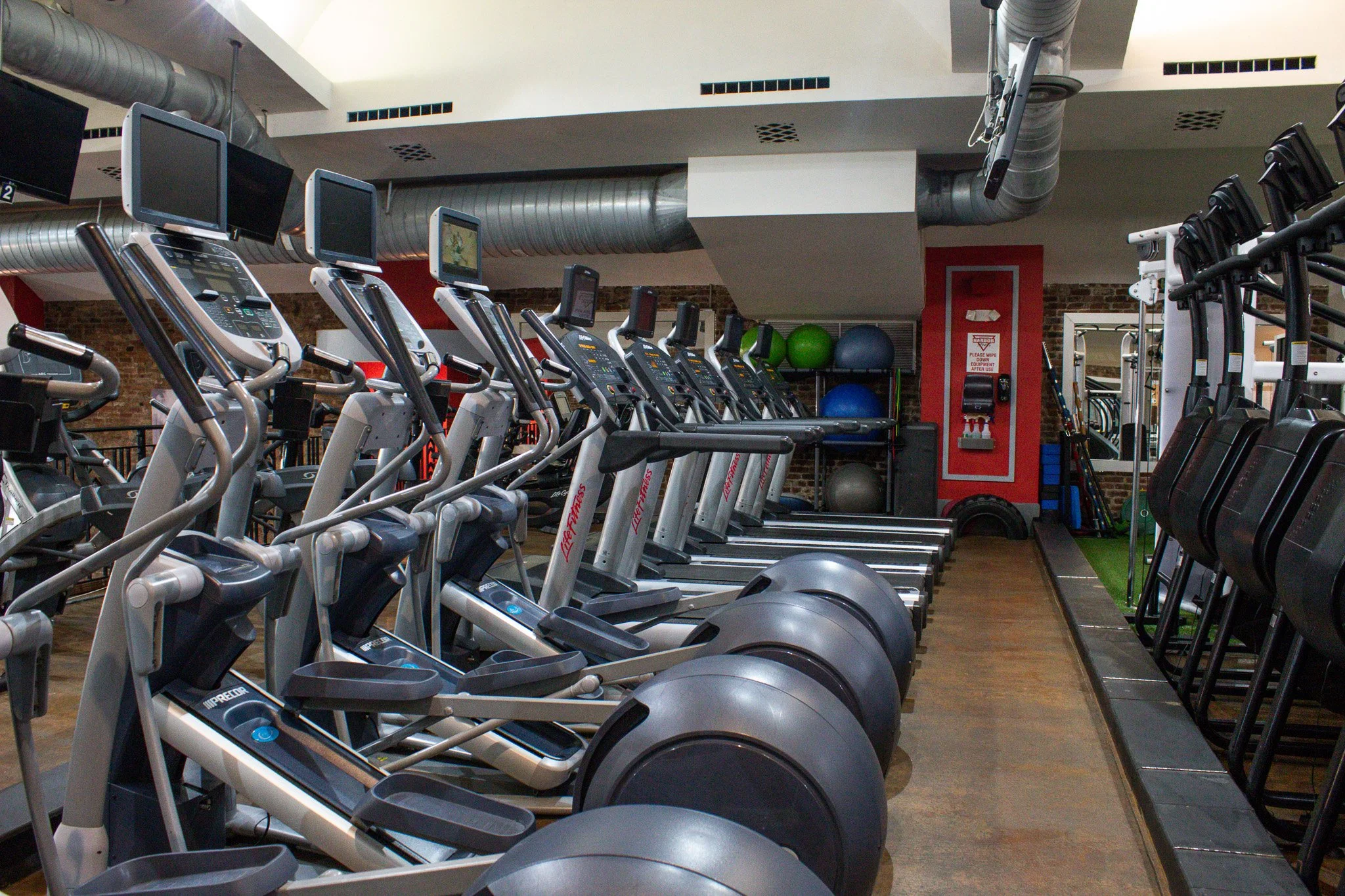 HARBOR FITNESS 92 UPSTAIRS CARDIO