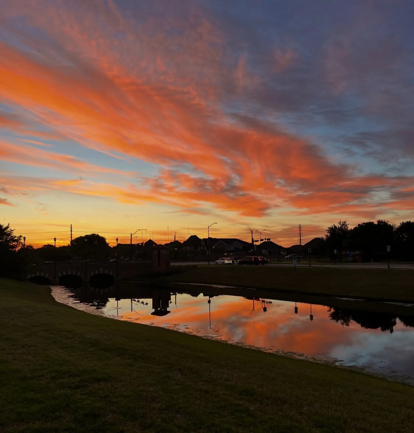 He paints the cotton candy sky 🙌🏽
&bull;
📸 Deuce
&bull;
#nofilter #amatuerphotography #beautifulsky