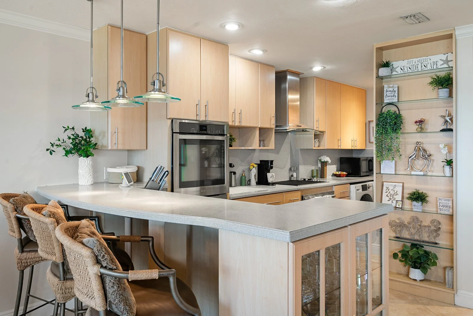 tamarind-bay-club-residence-two-kitchen-island.JPG