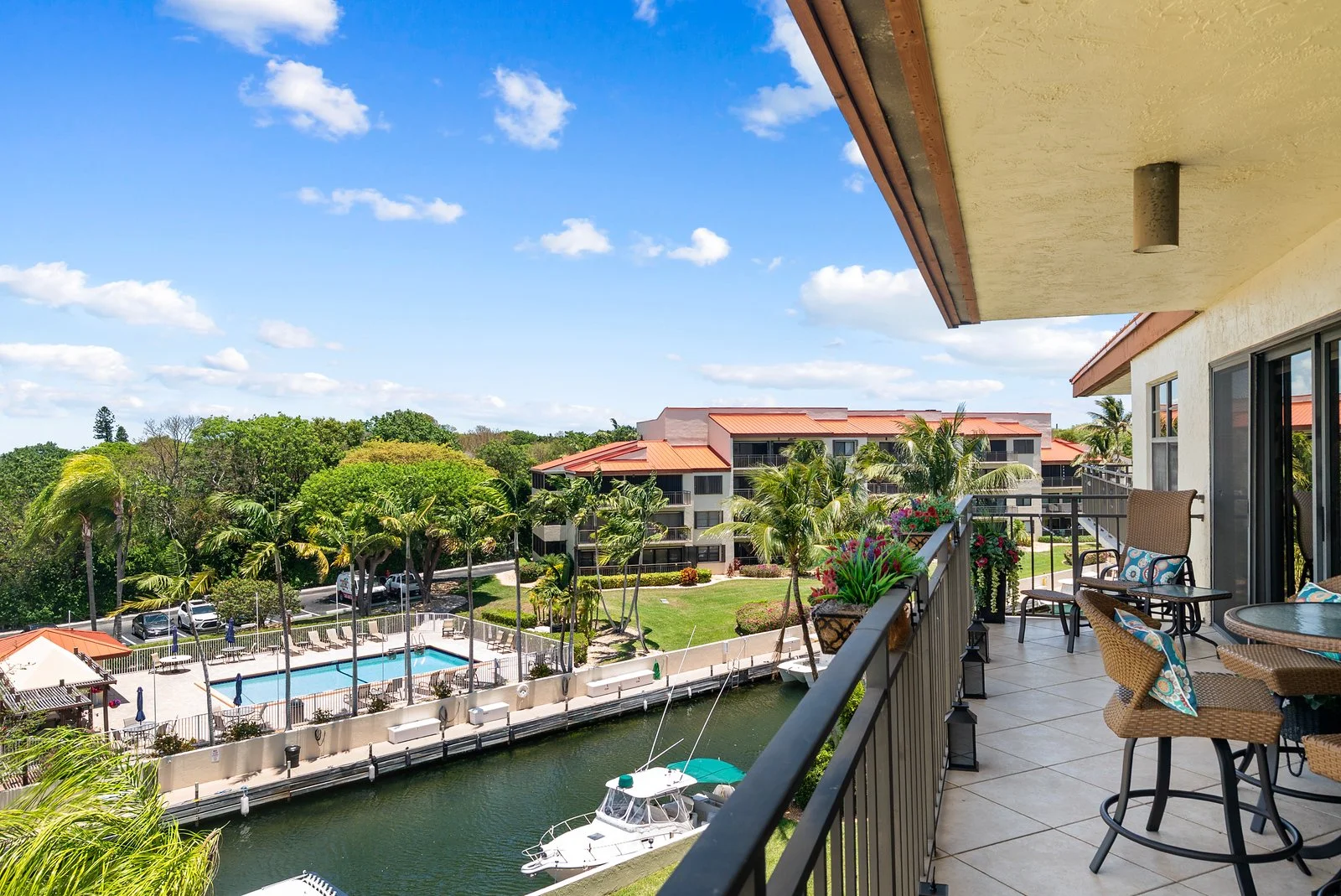 tamarind-bay-club-residence-two-balcony-marina-canal-view.JPG