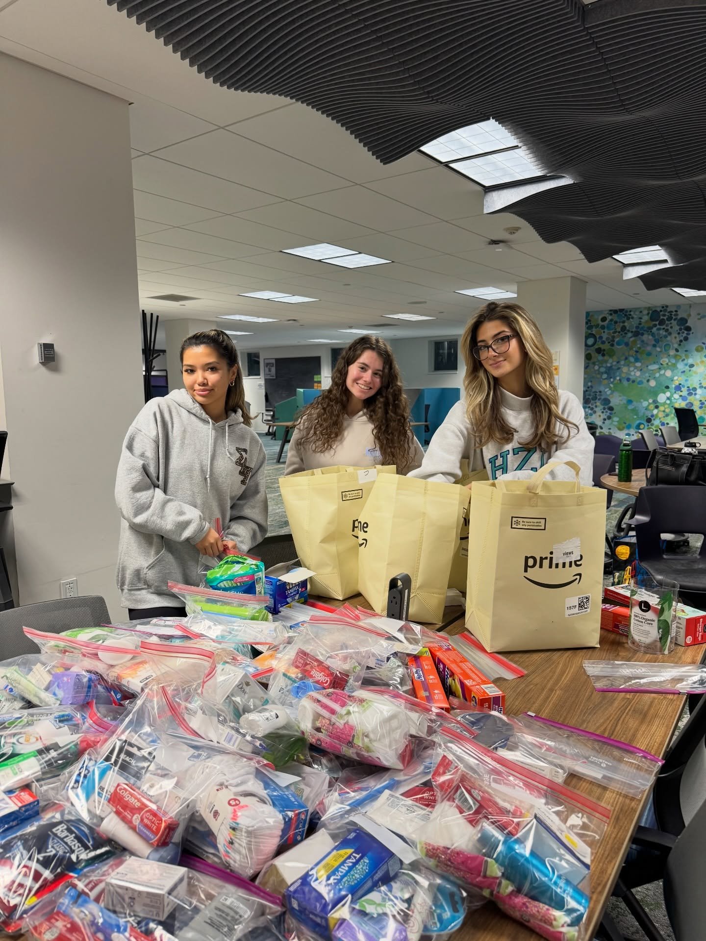 Thank you so much for all the donations for our Kits4Kindness community service project! Packing almost 100 food &amp; hygiene kits for the nyc food banks was such a great way to kickstart our first interest meeting. 

Shoutout to @phimurutgers for d