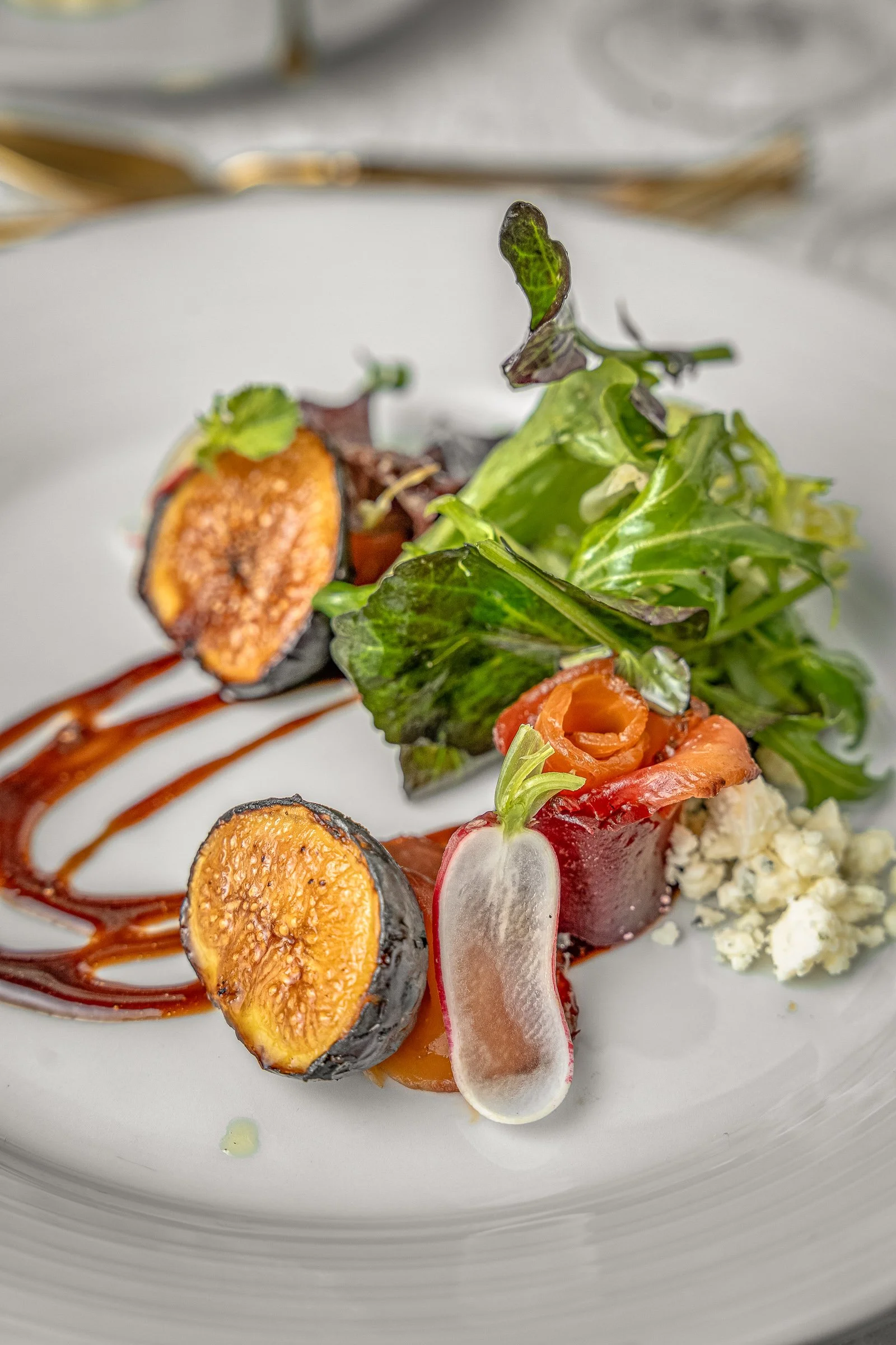 Editorial Fig & Prosciutto Salad Styling
Elegant editorial food photography of a fresh fig and prosciutto salad, highlighting vibrant colors, gourmet plating, and refined culinary textures.