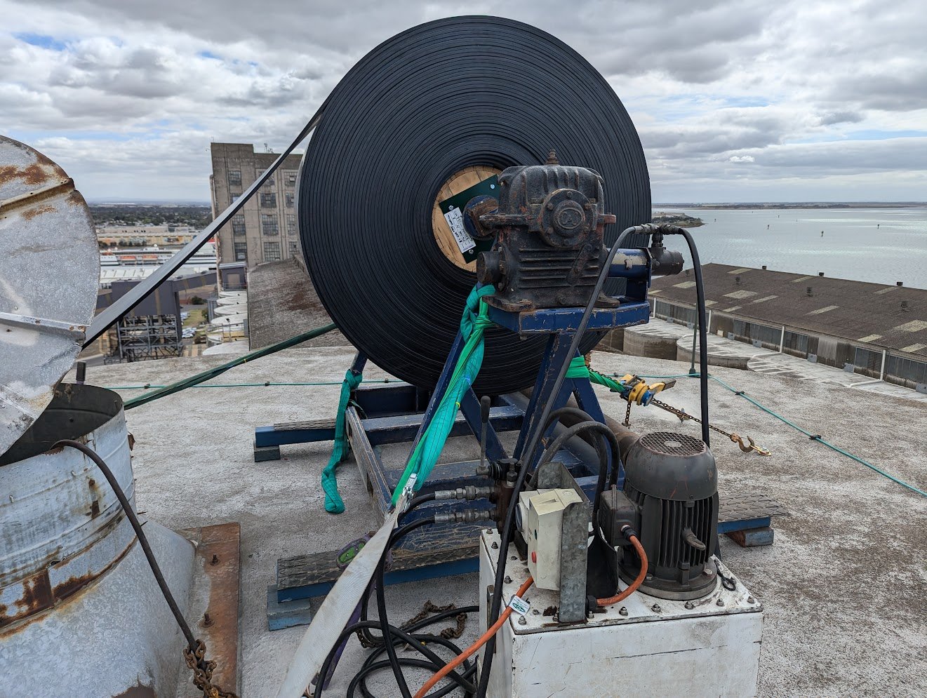 Elevator conveyor belt change