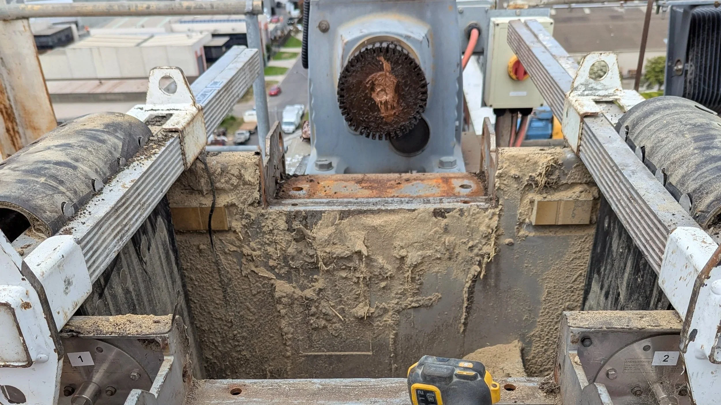 Elevator conveyor pulley change