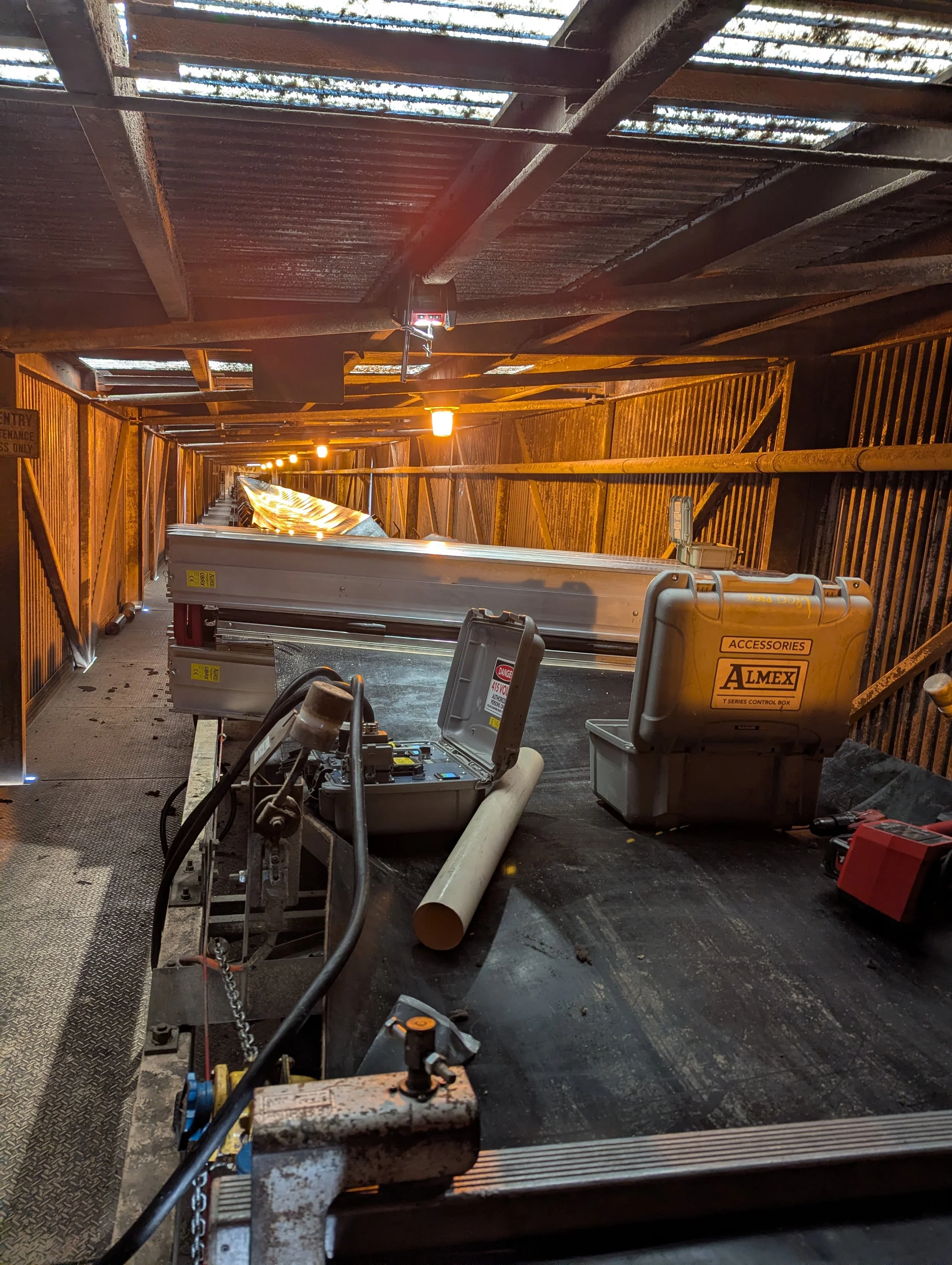 Rubber vulcaniser on a conveyor system