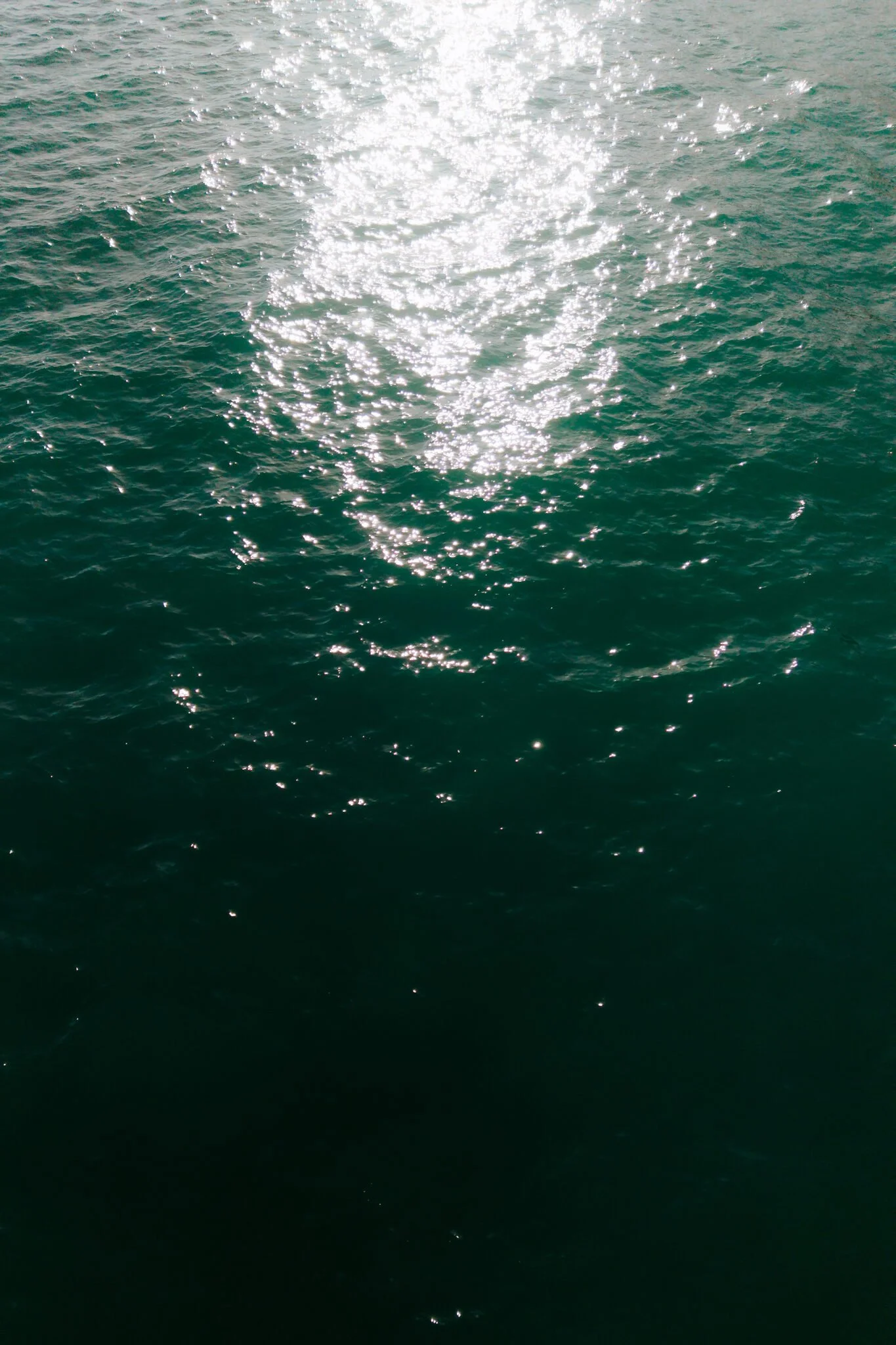Ocean with sun ray reflecting