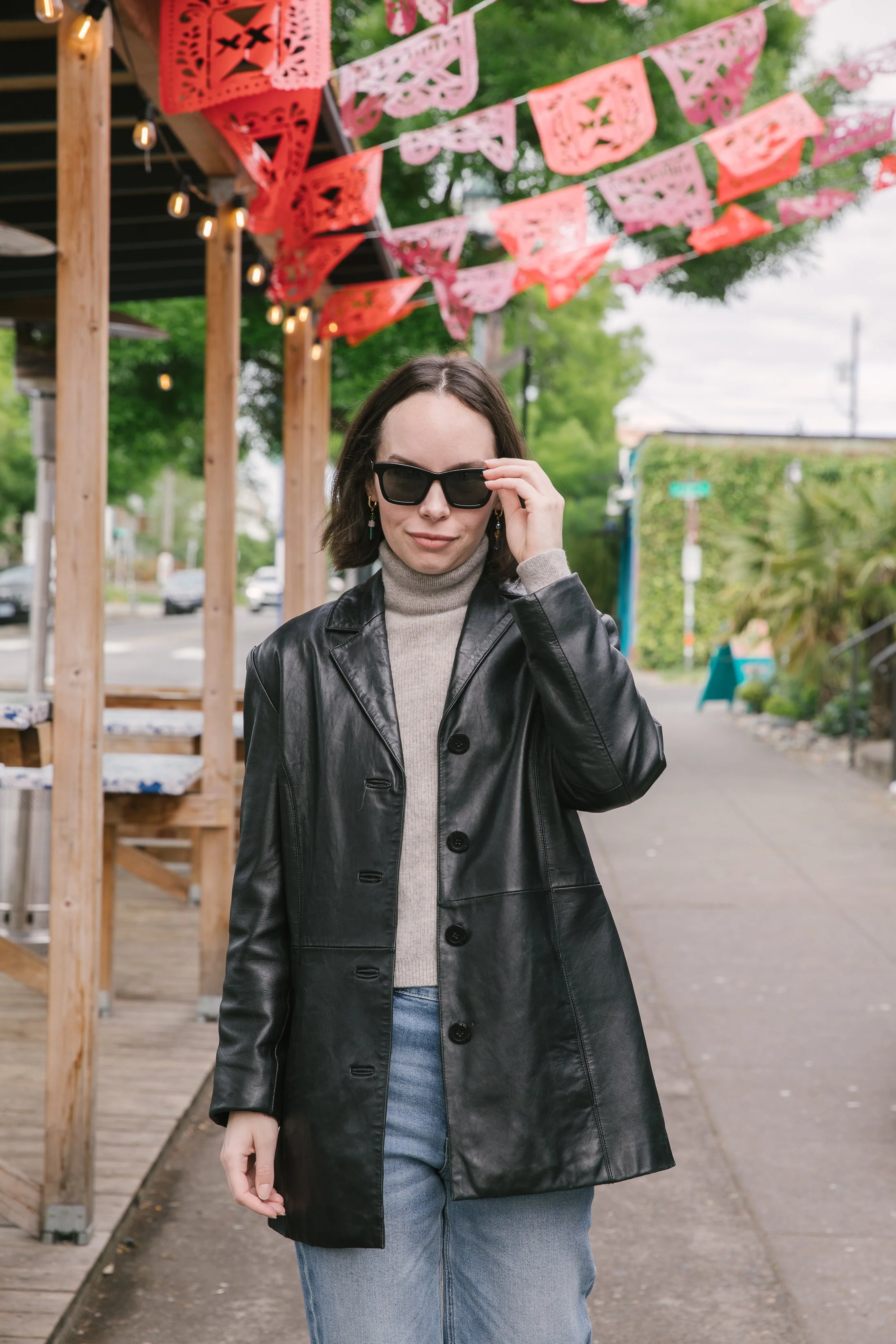 Portrait of woman in sunglasses