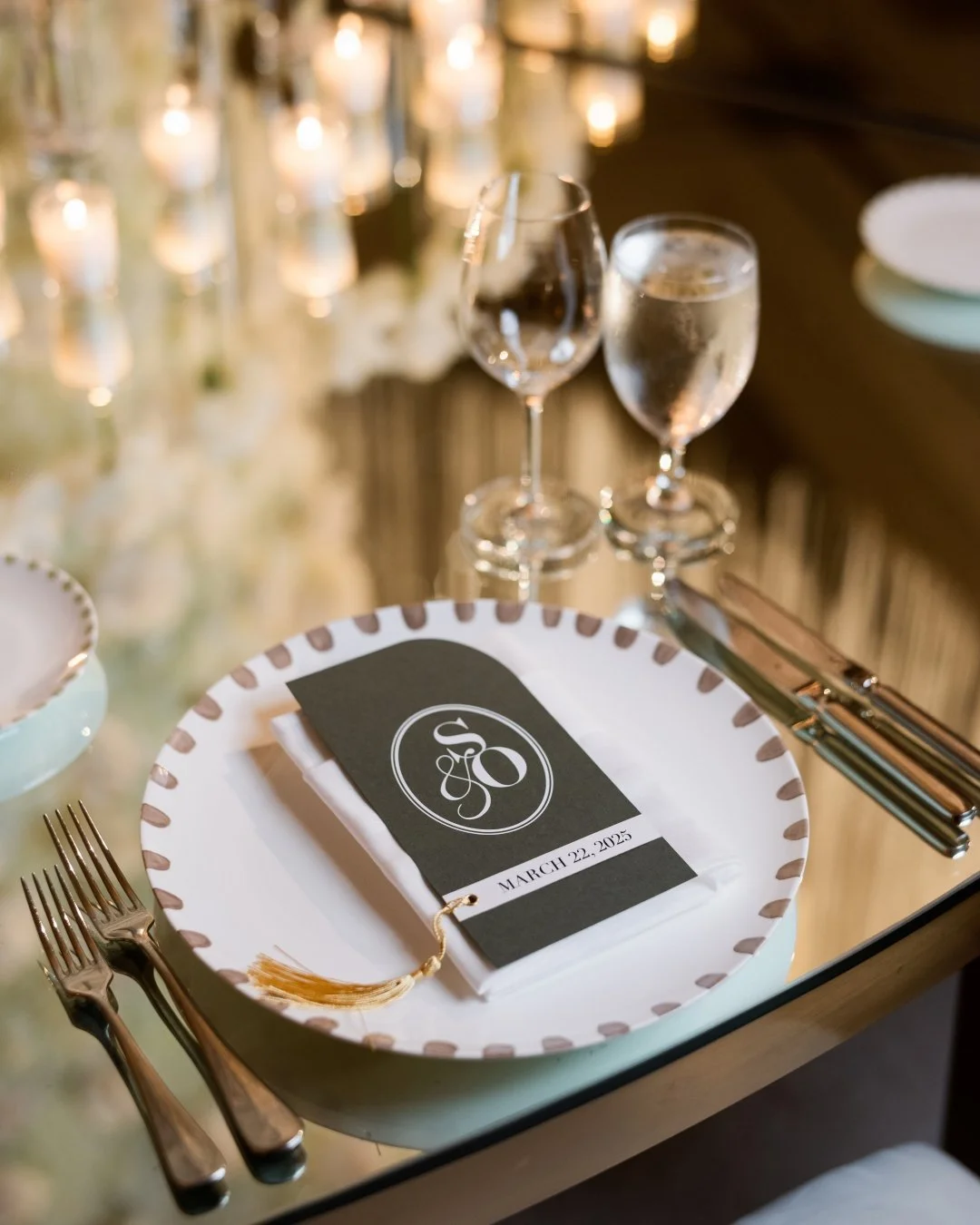 Some moments stay with us forever.

The glow of candlelight.
The conversations.
The atmosphere.

Luxury is never just about what is on the table.

It is about how a moment feels.

Arte de la Mesa&trade;

Where the Table Becomes Art.

#ArteDeLaMesa #A