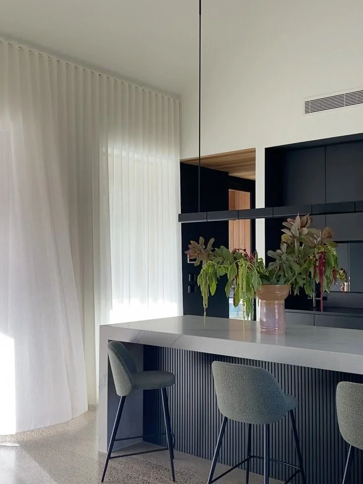 A few more moments from one of a favourites #HouseForAChef, captured by the wonderful @stephanie_rooney - with a few more captured on handover day 🙌🏼 

Completed last year by @signaturehomesgeelong and brought to life by @nikkimcgar_interiors - we&