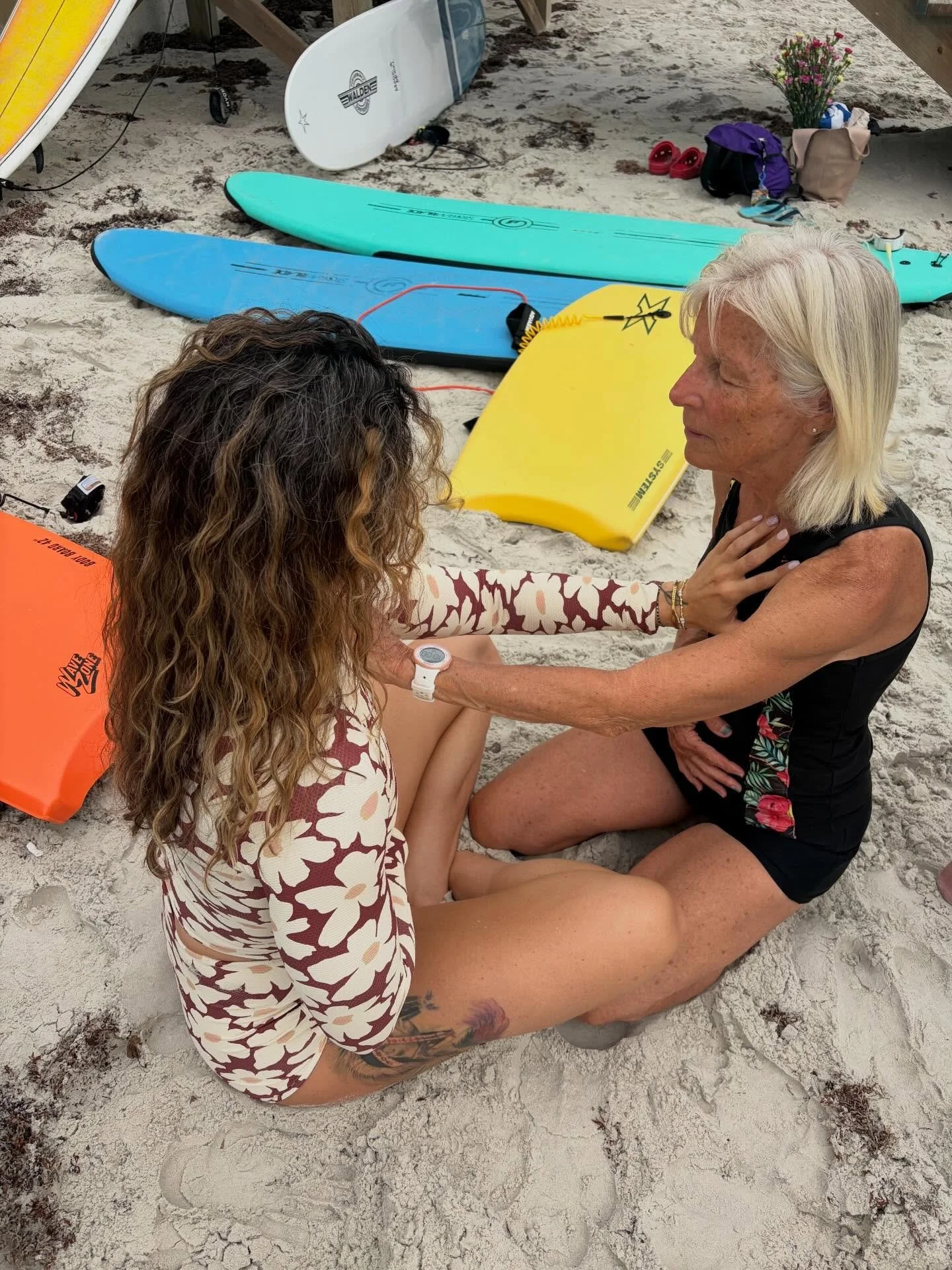 The literal healing powers of:

✨reflecting feelings without judgment
✨safe physical touch 
✨deep breathing 
✨a circle of women
✨the ocean 

🌊 🧜&zwj;♀️✨

#oceangrace #mentahealth #womenslifecoach #womensupportingwomen