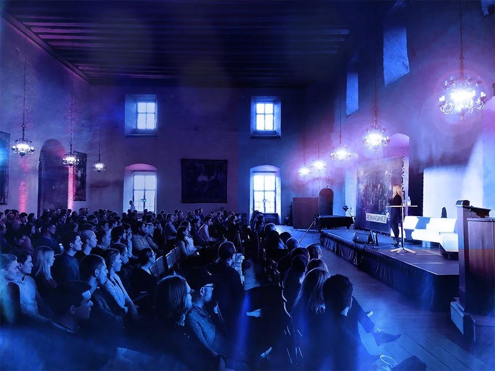 Therese Speaker Stage 06.jpg