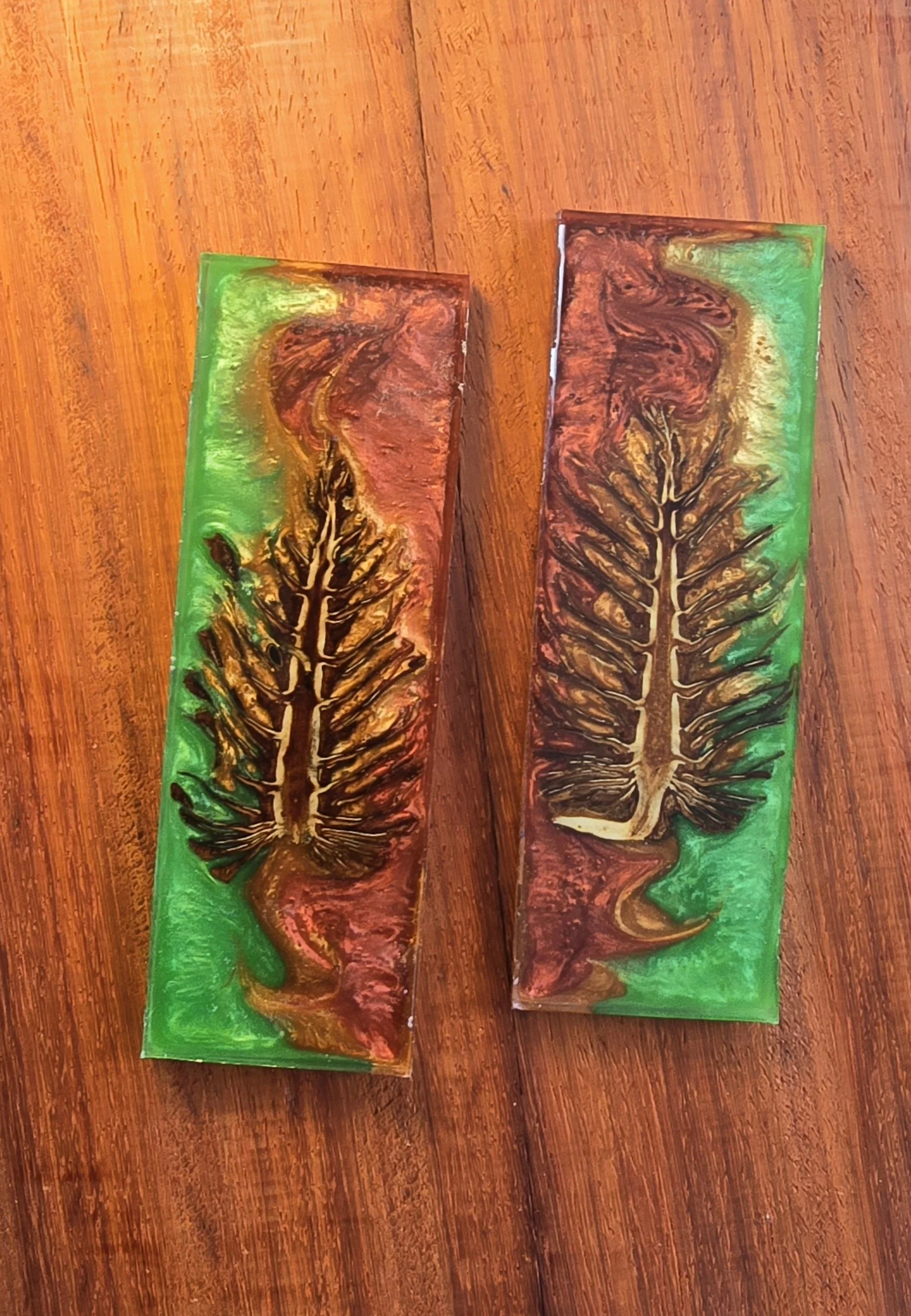 .4x2x6 inch RED GOLD AND GREEN RESIN PINECONE KNIFE SCALES