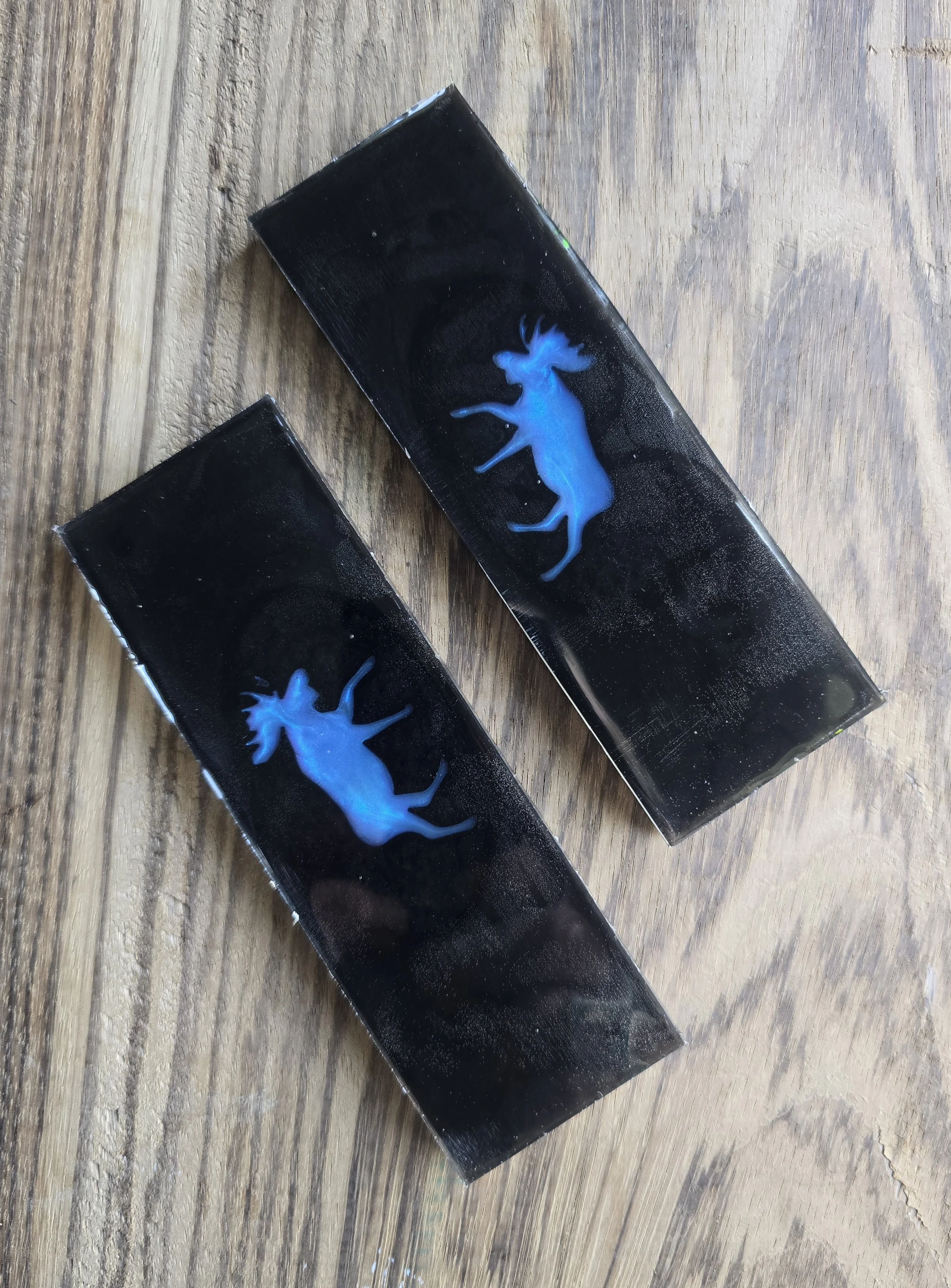 BLUE PEARLESCENT MOOSE IN BLACK RESIN .4x2x6 inch KNIFE SCALES