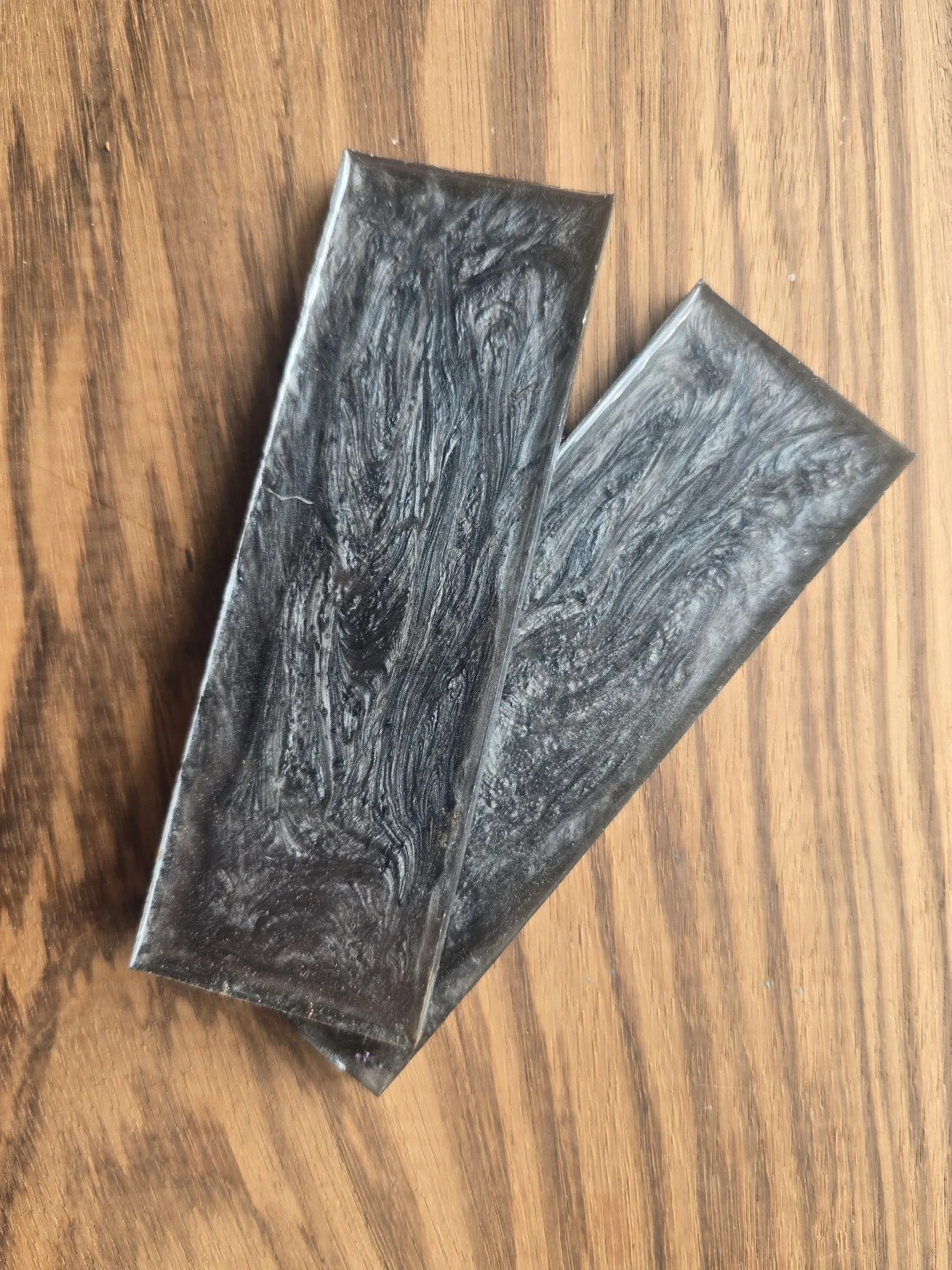 .4x2x6 inch Silver swirl Resin knife scales