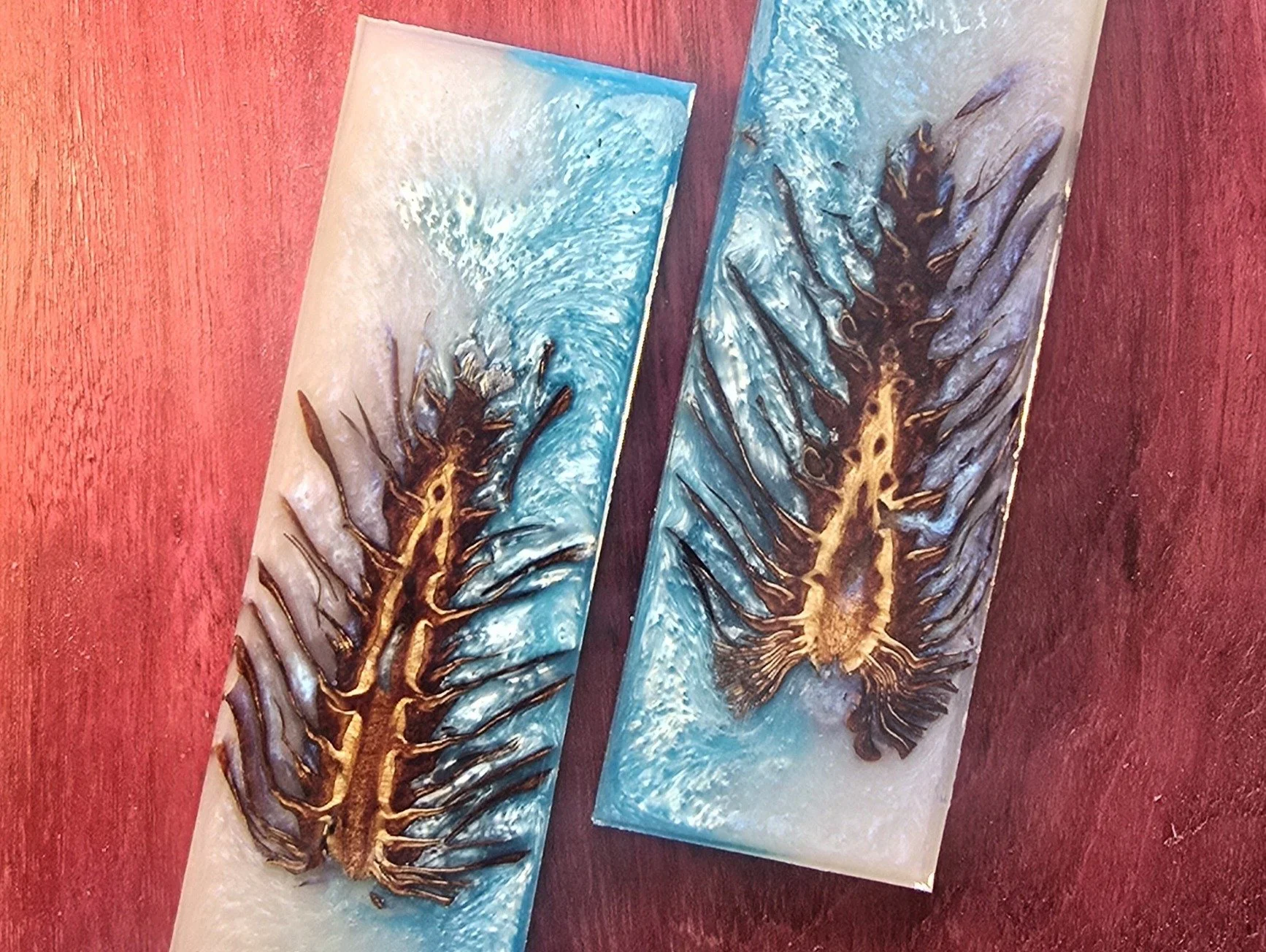 .4 x 2 x 6 IN. Pearl resin white and blue pinecone scales.