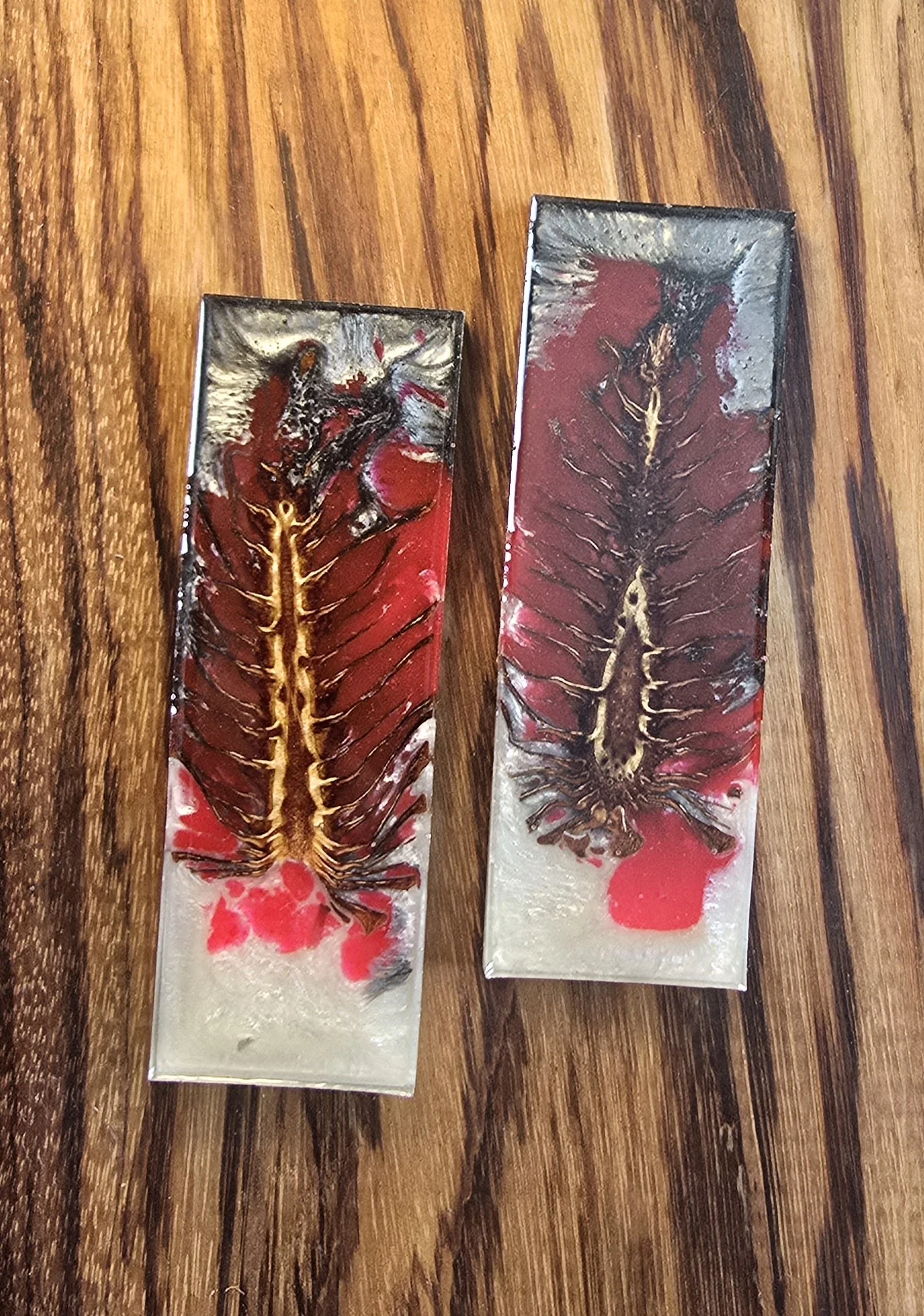 .4 x 2 x 6 IN. PEARL RED and SILVER RESIN PINECONE KIFE SCALES