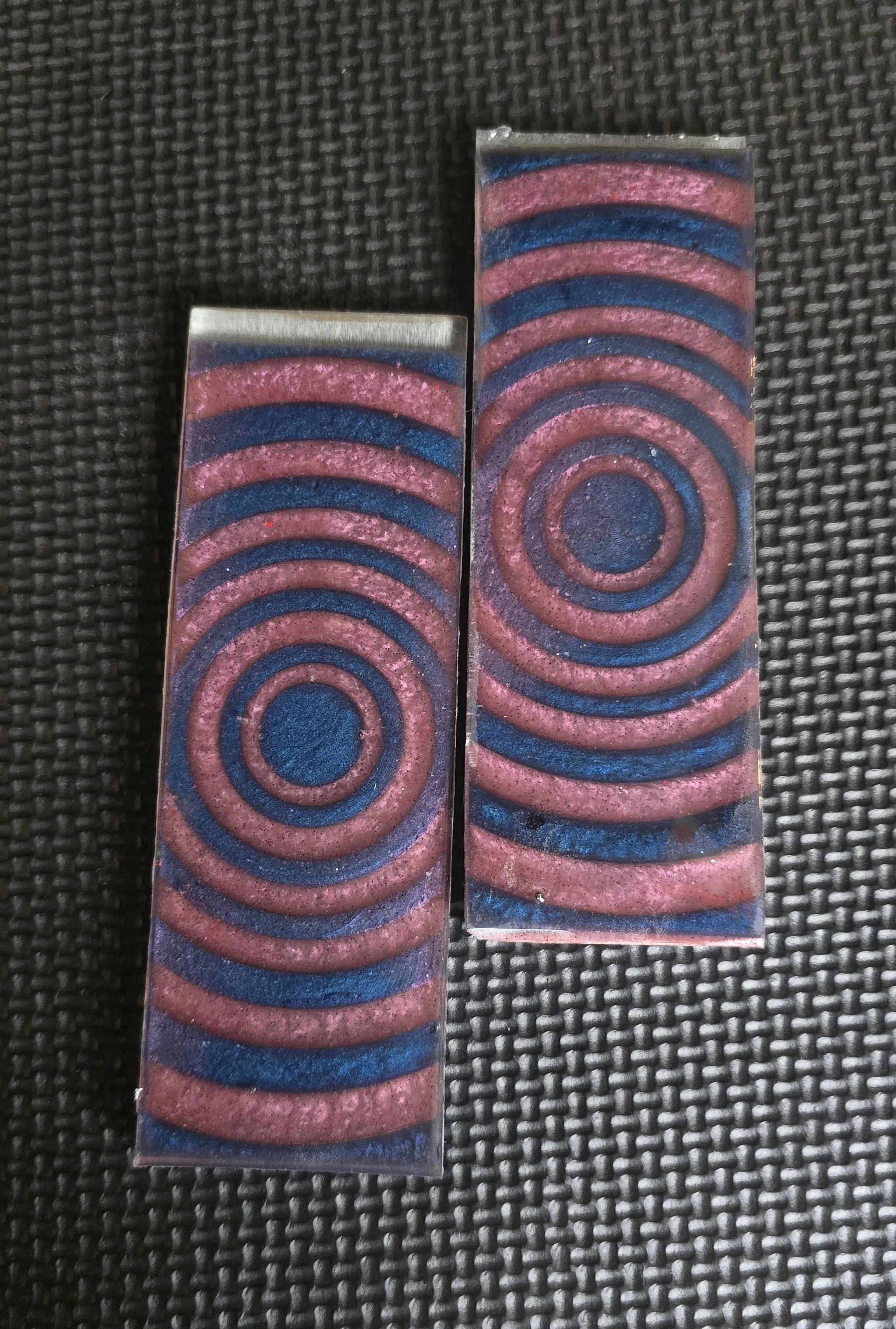 .4x2x6 inch BLUE AND REDISH PEARL RESIN BULLSEYE KNIFE SCALES