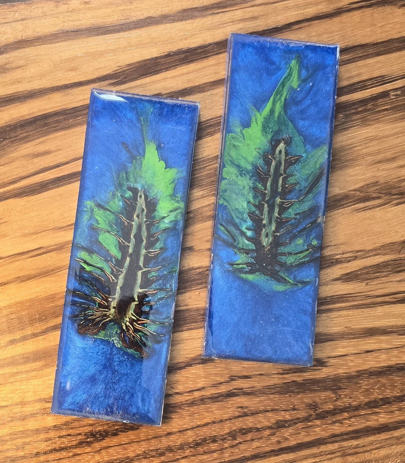 .4 x 2 x 6 IN. KNIFE SCALES, GREEN STABILIZED PINECONE in BLUE PEARLESCENT RESIN