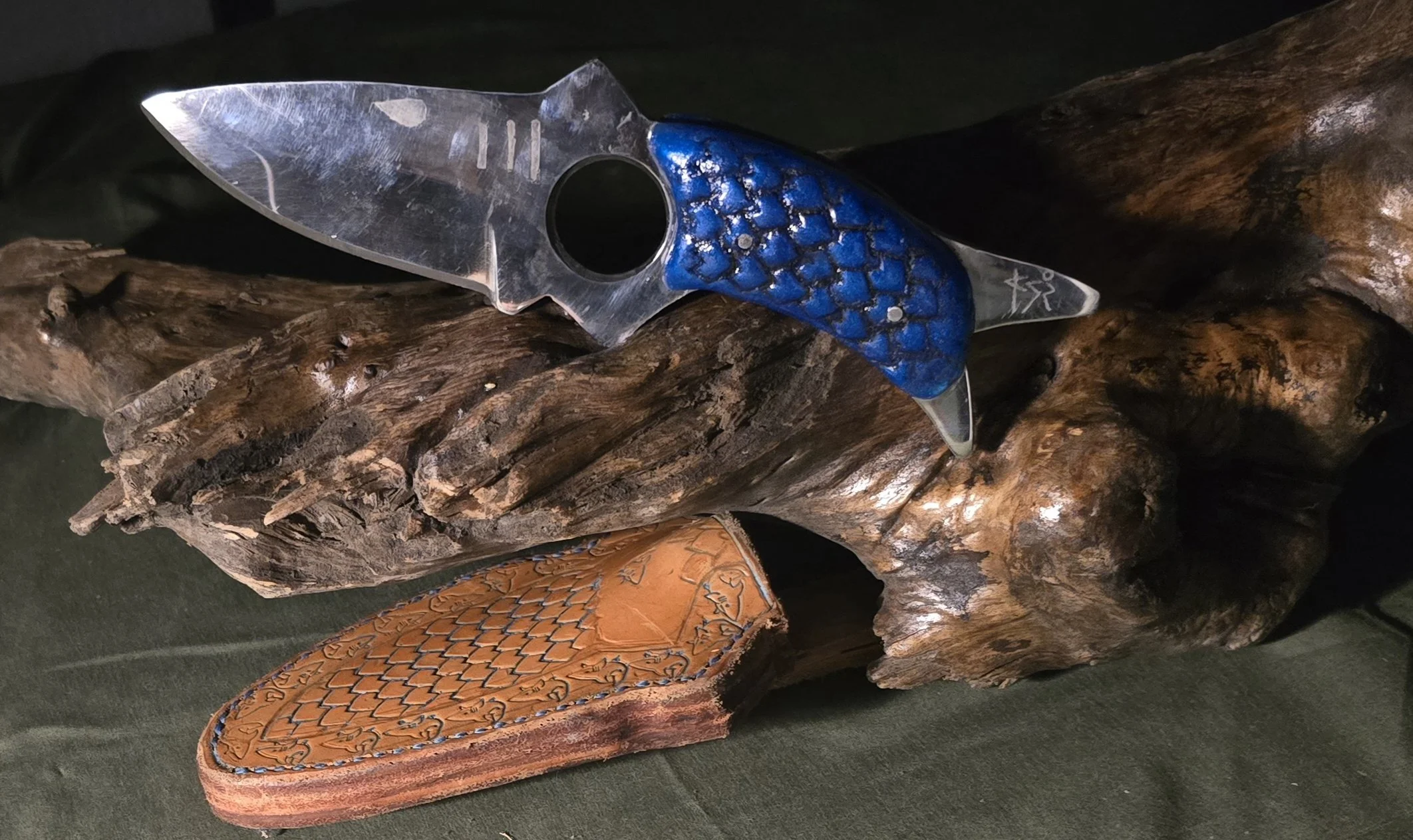 SHARK KNIFE W1 STEEL WITH CUSTOM LEATHER SHEATH