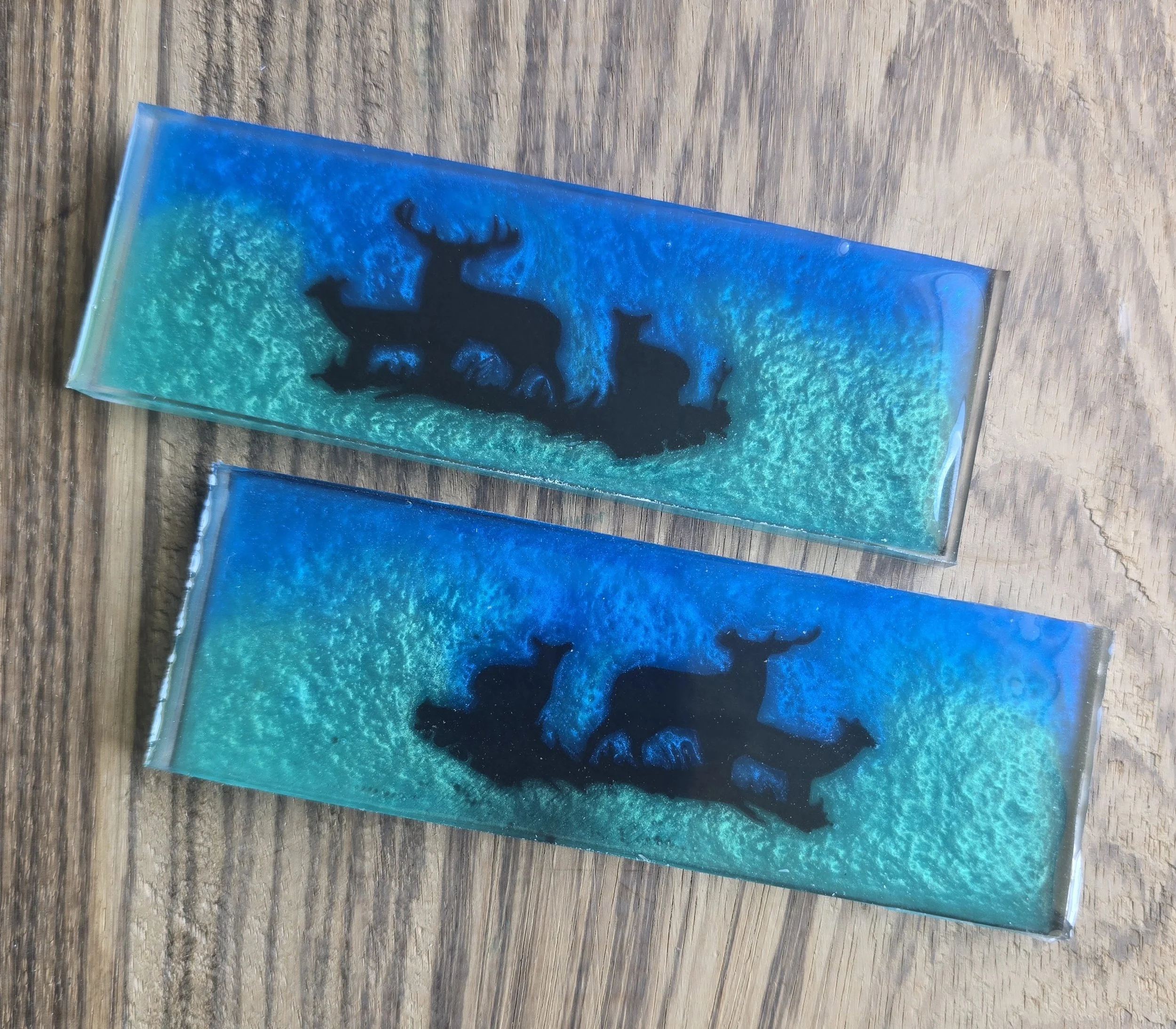 FAMILY OF DEER BLACK SILHOUETTE IN BLUE AND GREEN RESIN .4x2x6 inch KNIFE SCALES