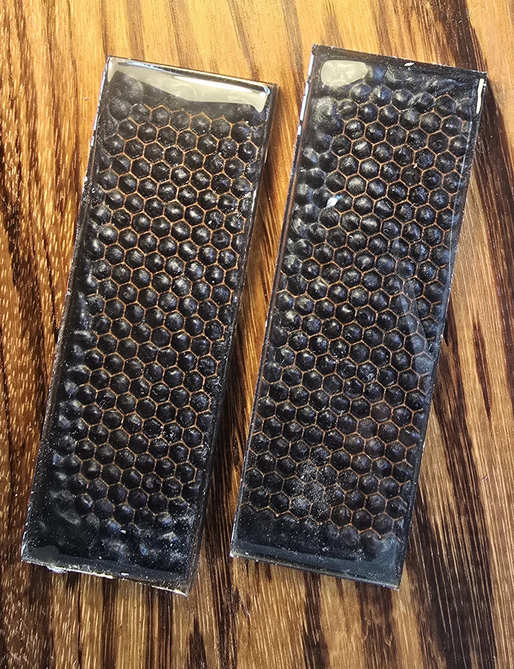 .4 x 2 x 6 IN. Thin red honeycomb in pearl black resin knife scale