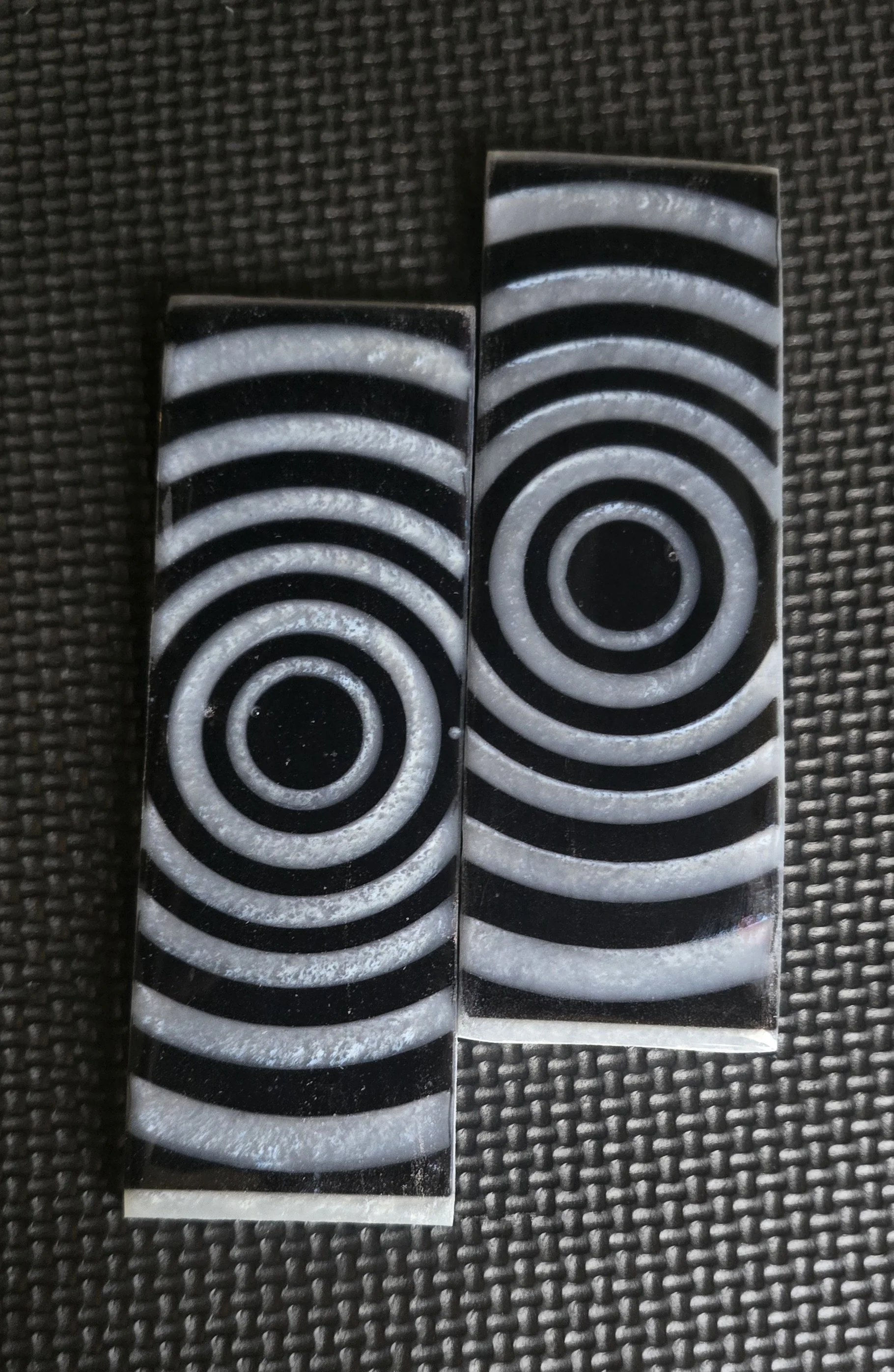 .4x2x6 inch BLACK AND PEARL BULLSEYE RESIN KNIFE SCALES