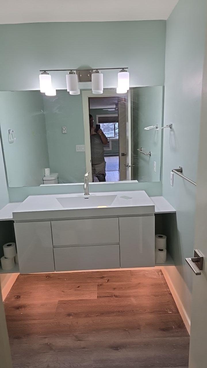 picture-Ensuite after demo wth lights on 045.jpg
