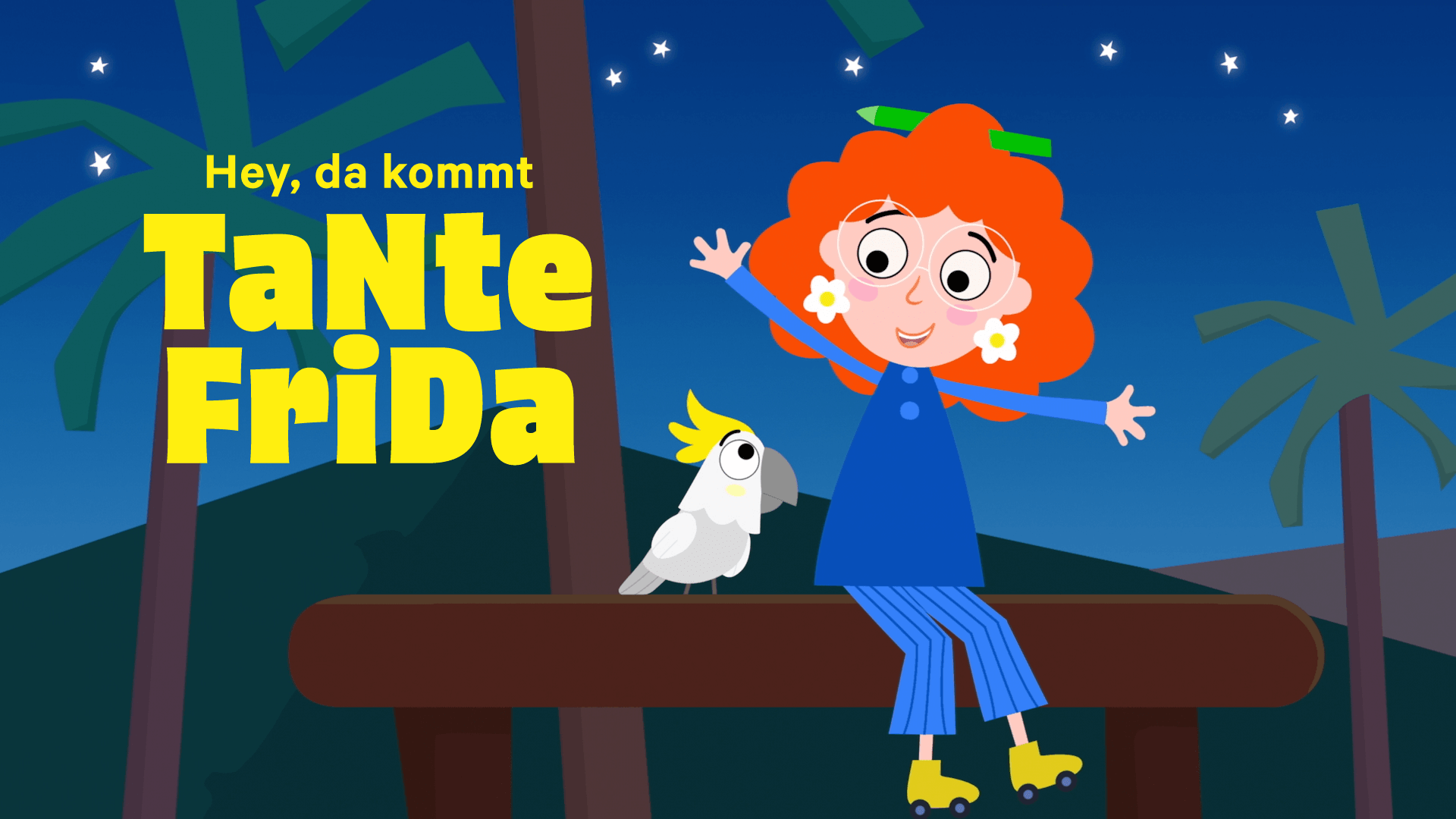 Ein fröhliches Mädchen mit roten Locken, blumenförmigen Ohrringen und blauen Kleidung sitzt auf einem Baumstamm im Nachtwald, neben einem weißen Papagei. Der Himmel ist dunkel mit Sternen, und es sind Palmen im Hintergrund zu sehen. Der Text auf dem Bild lautet: "Hey, da kommt Tante Frida".