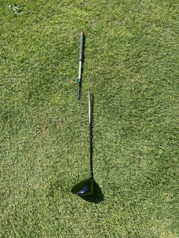 a photo of a broken golf club