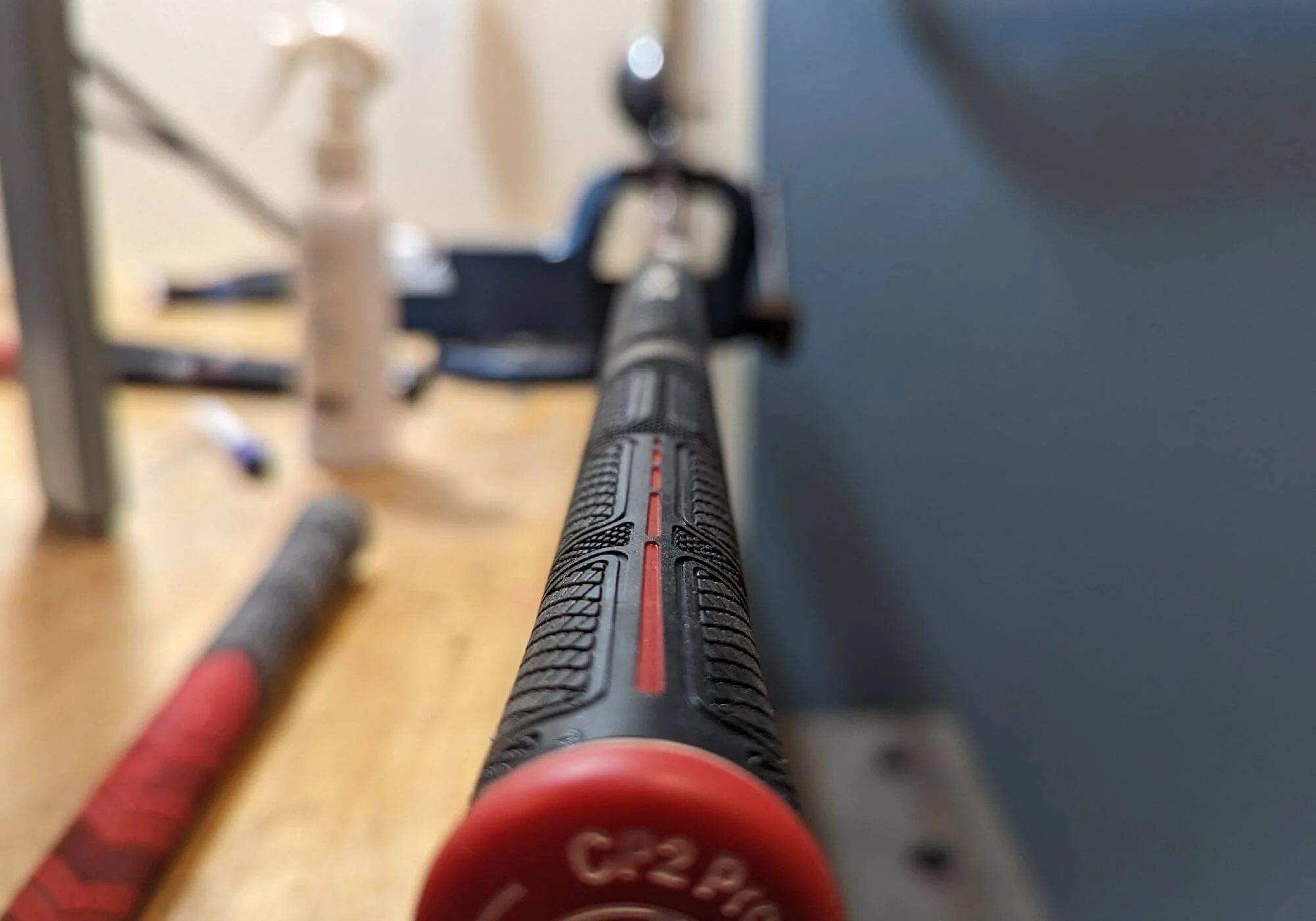 Re-gripping golf clubs