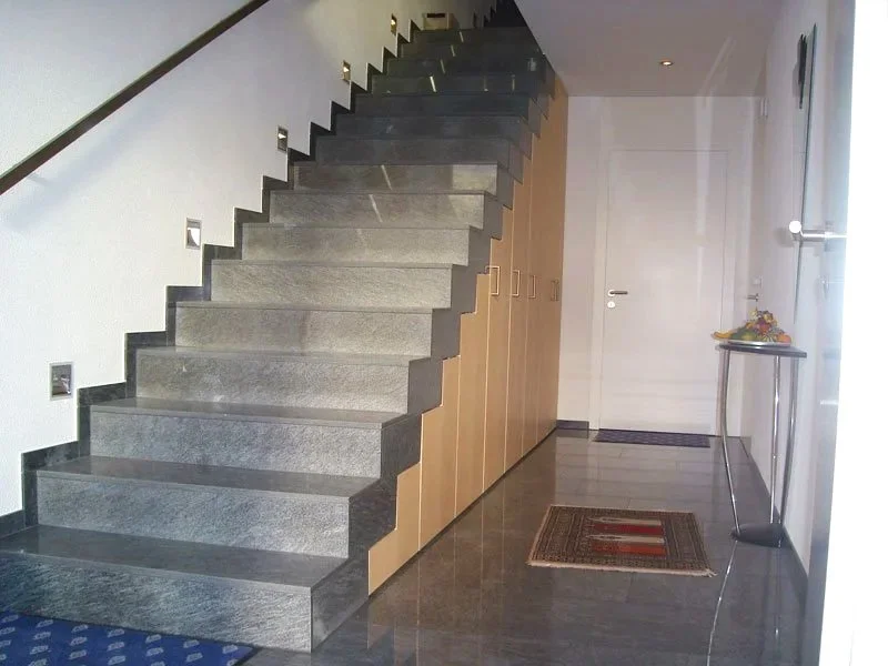 Ahorn-Einbauschrank