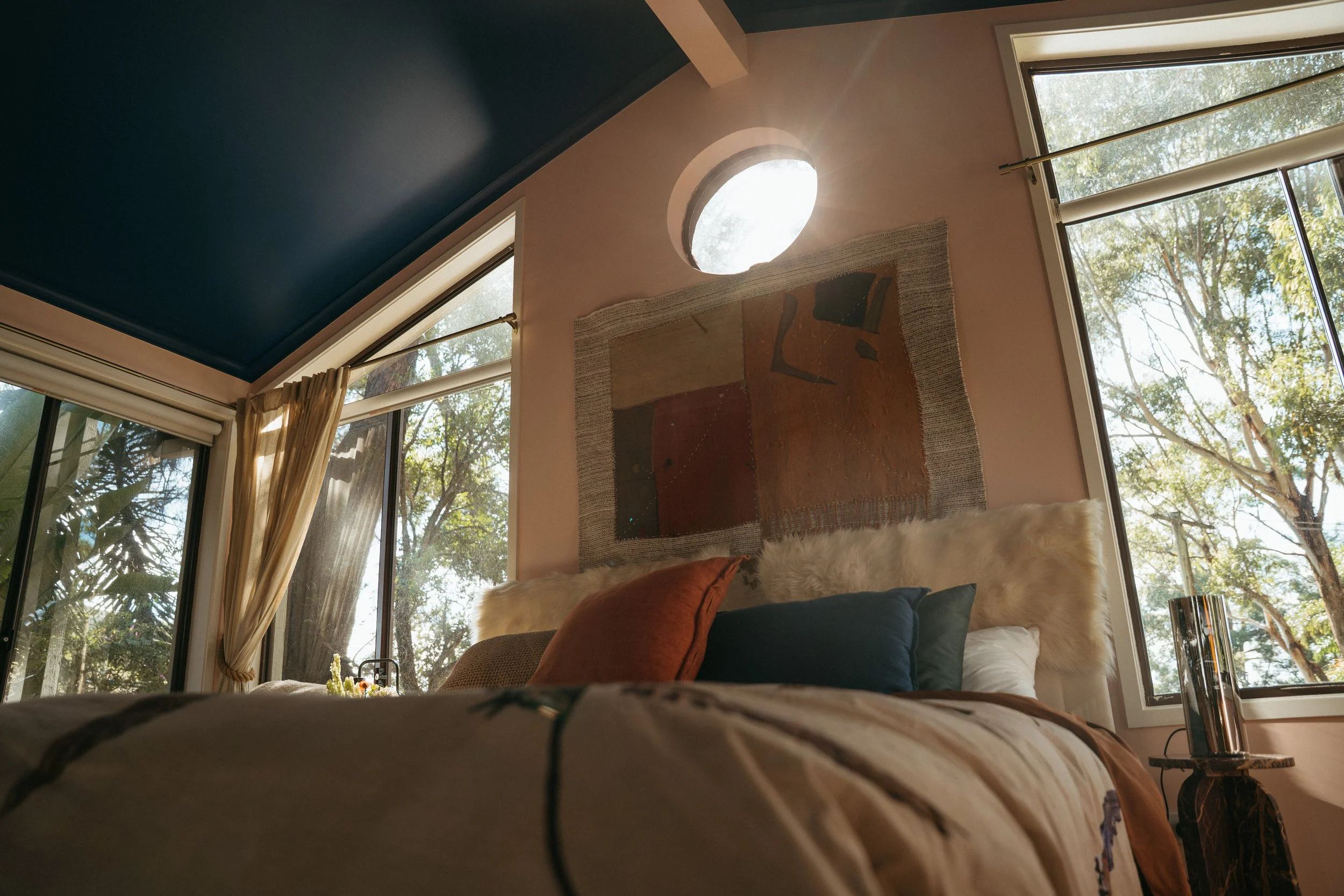 circular window in master .jpg